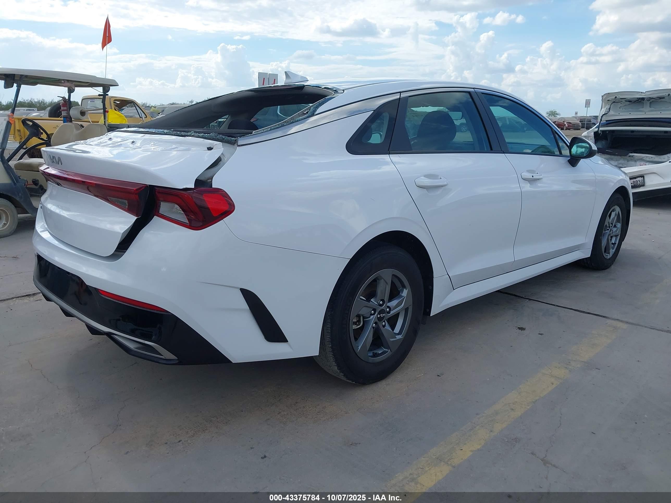KIA K5 image 4