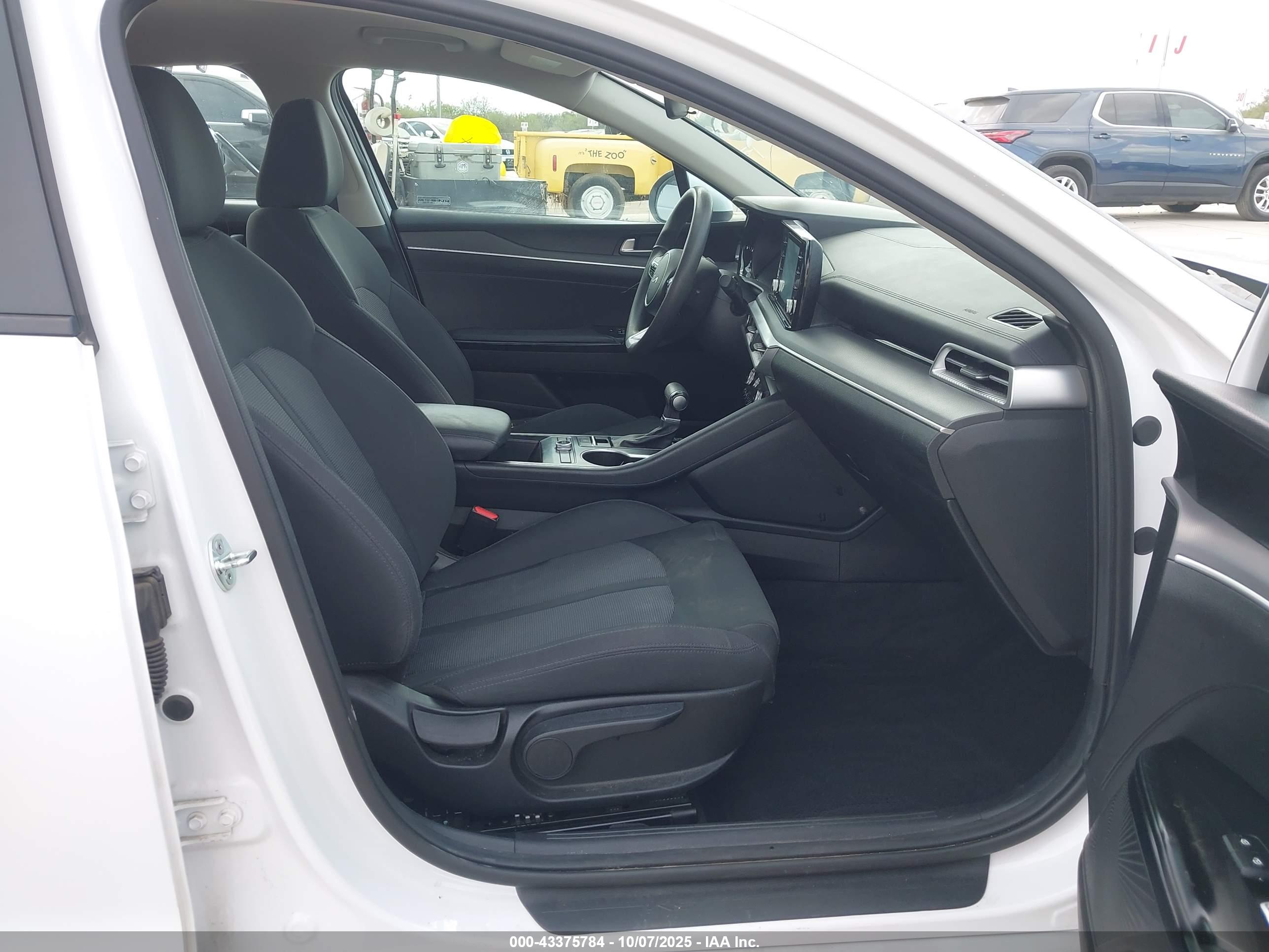 KIA K5 image 5