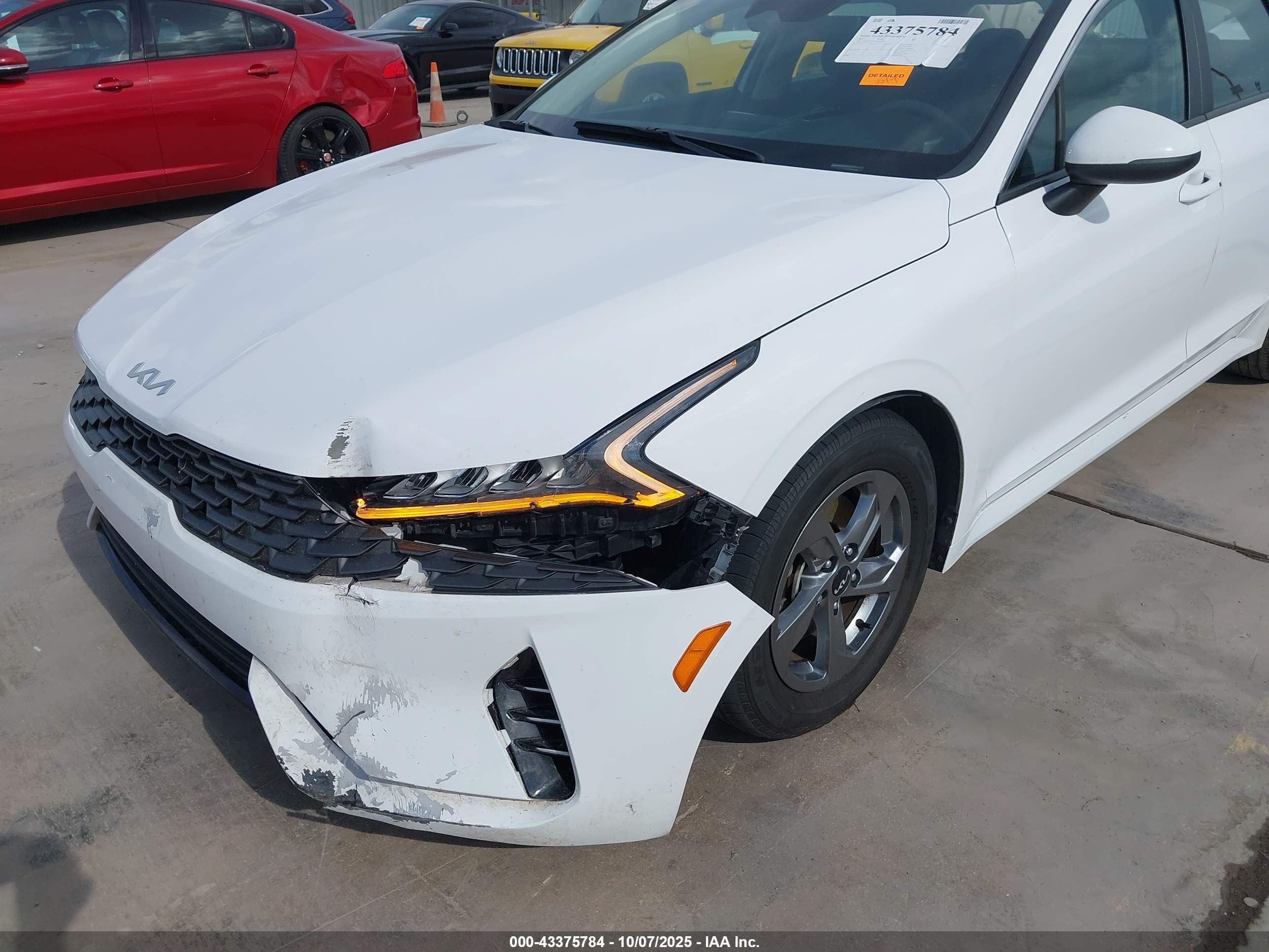 KIA K5 image 6