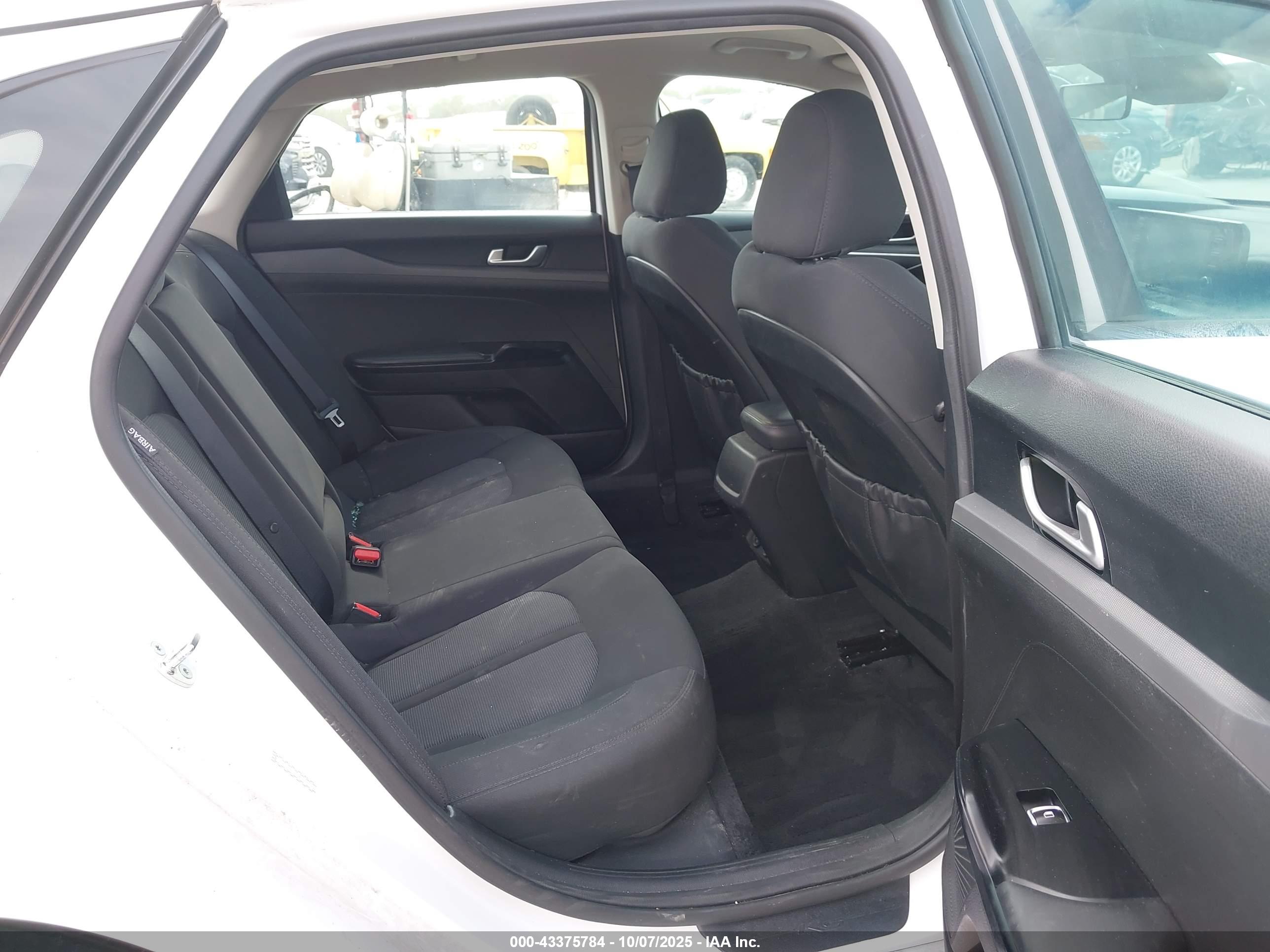 KIA K5 image 8