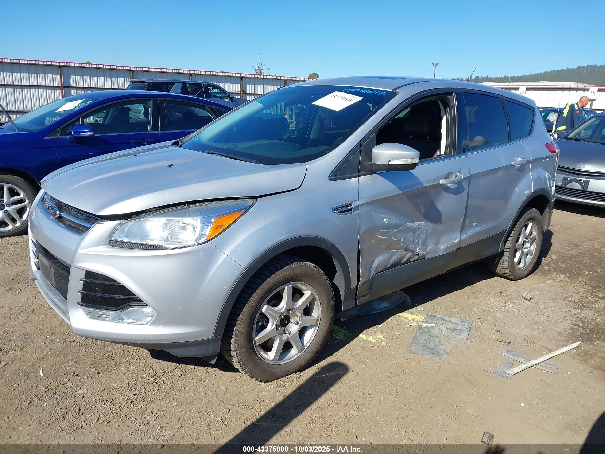 FORD ESCAPE image 2
