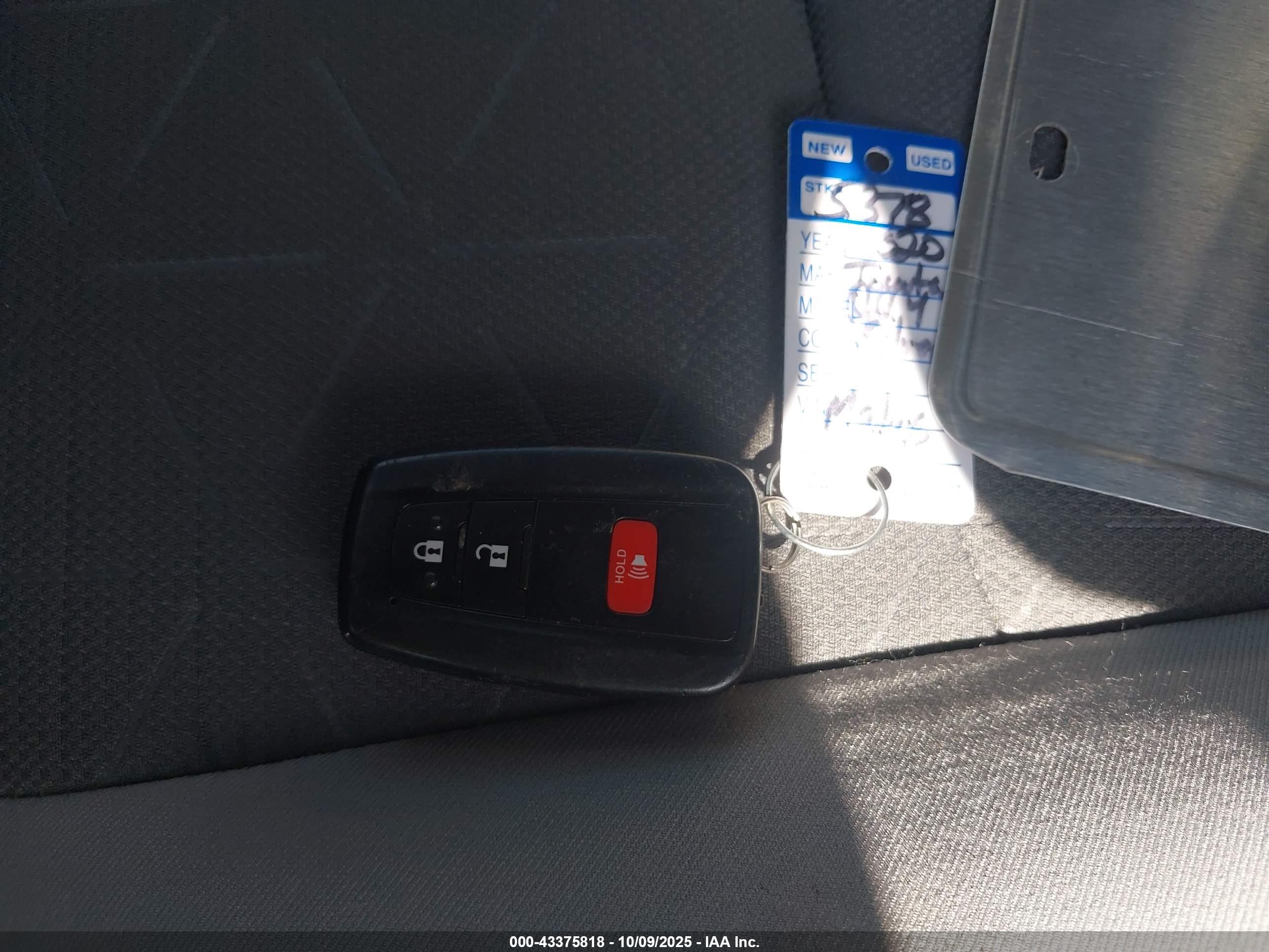 TOYOTA RAV4 image 11