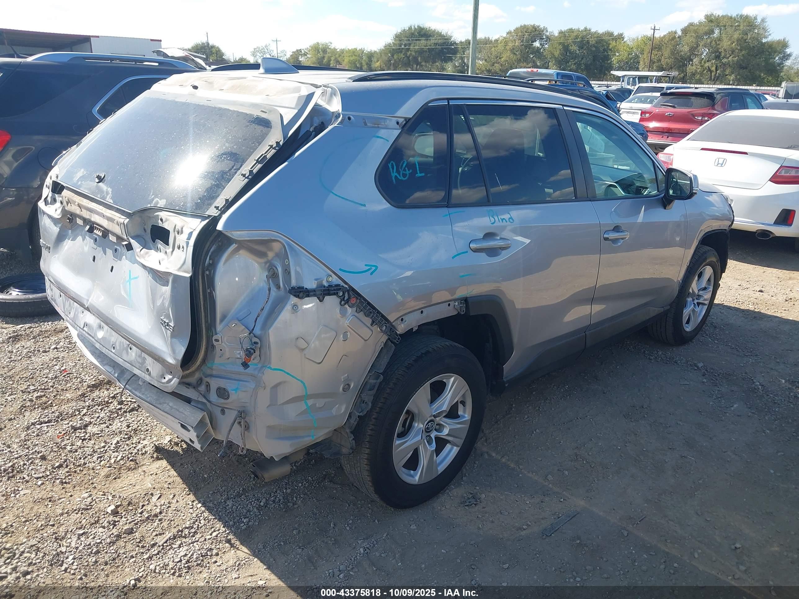 TOYOTA RAV4 image 4