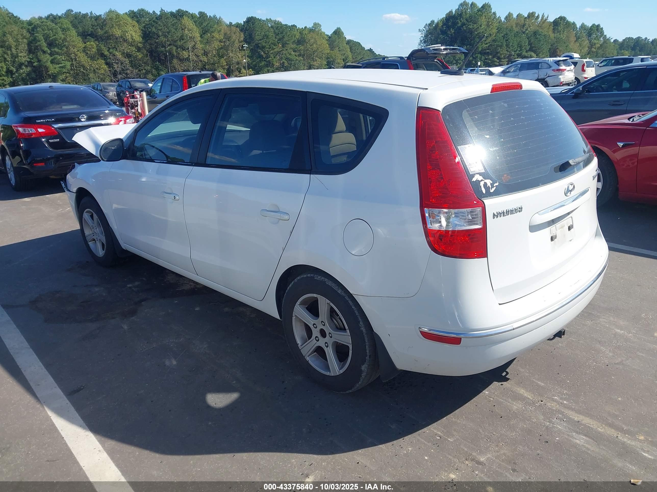 HYUNDAI ELANTRA image 3