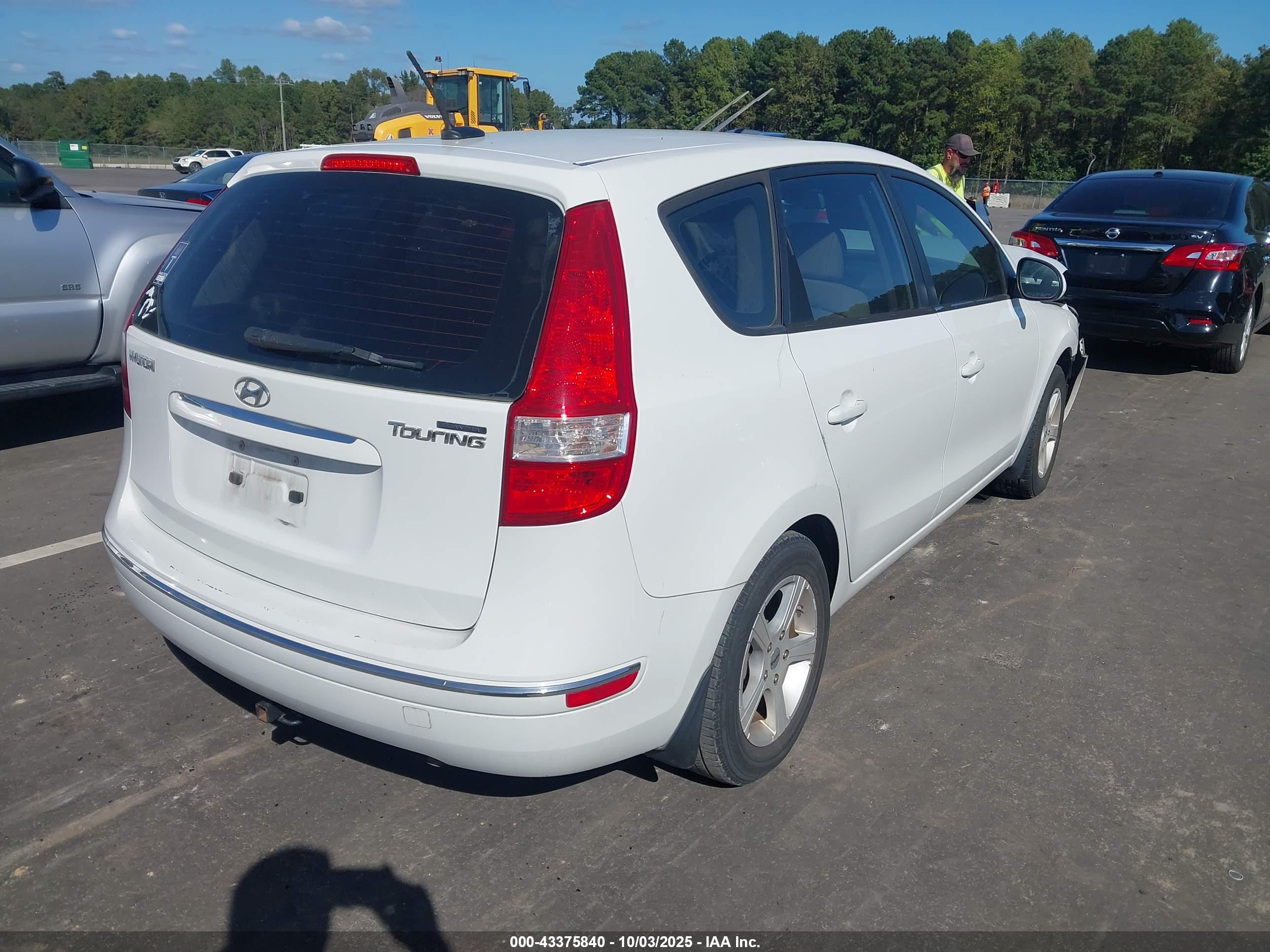 HYUNDAI ELANTRA image 4
