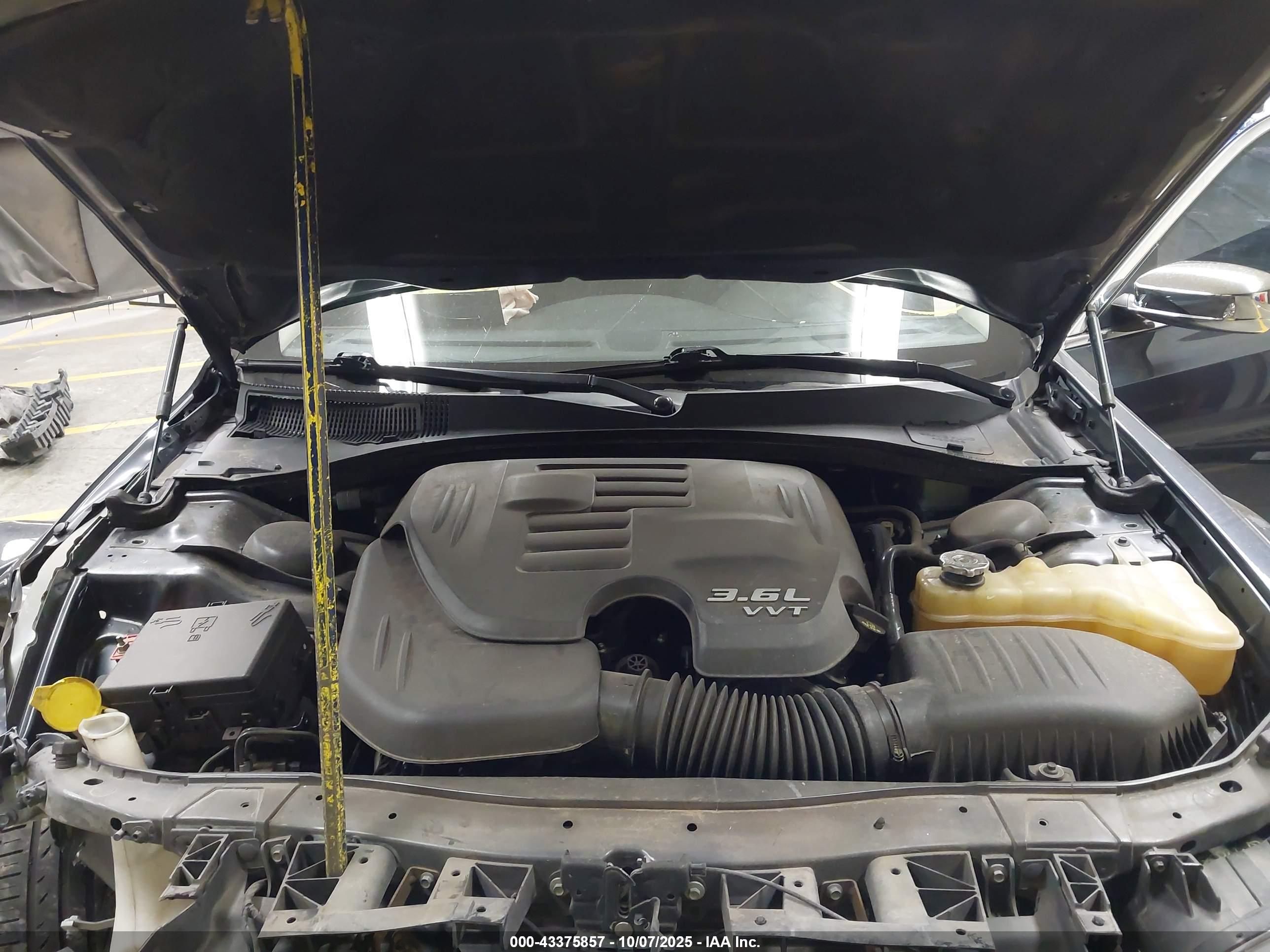CHRYSLER 300 image 10