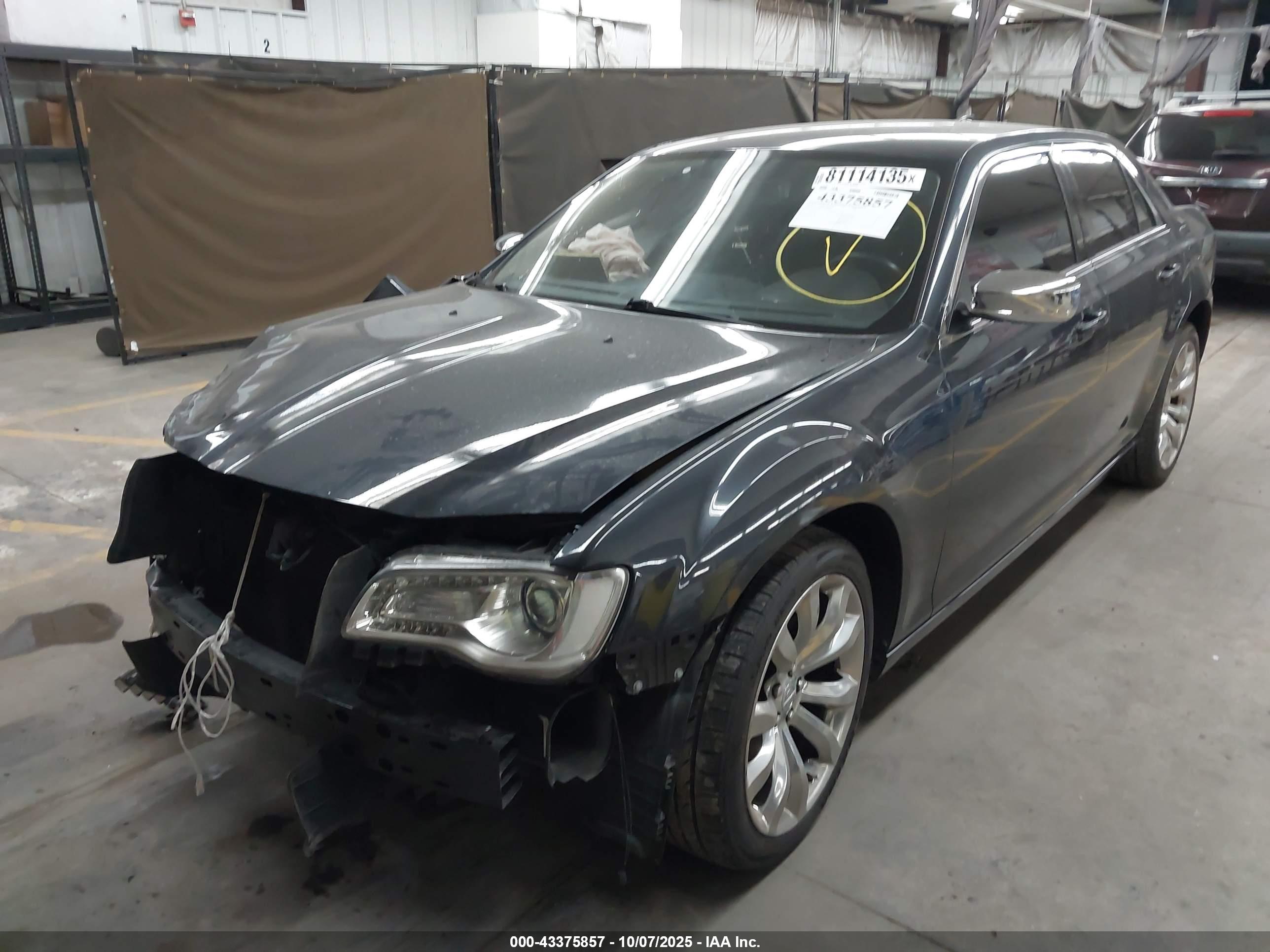 CHRYSLER 300 image 2