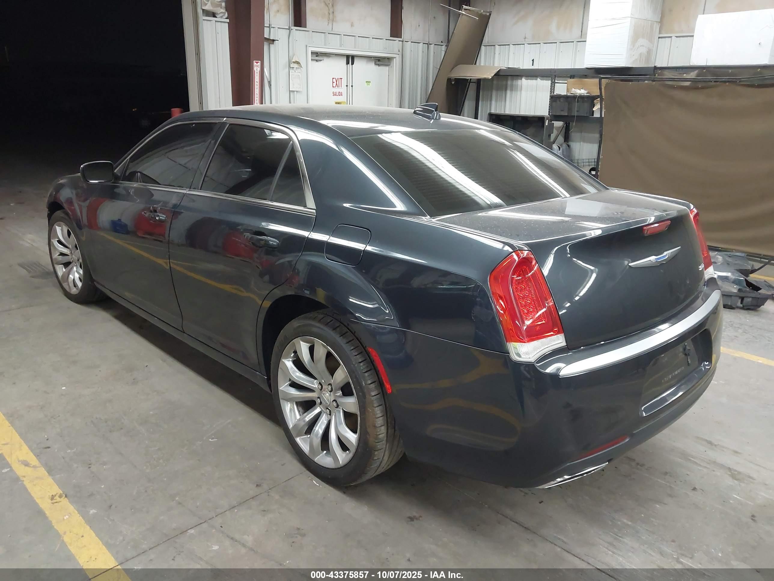 CHRYSLER 300 image 3