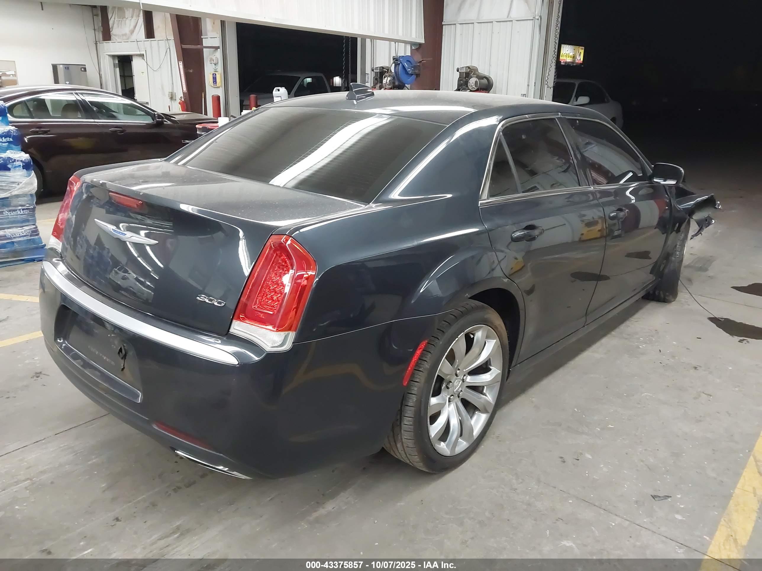 CHRYSLER 300 image 4