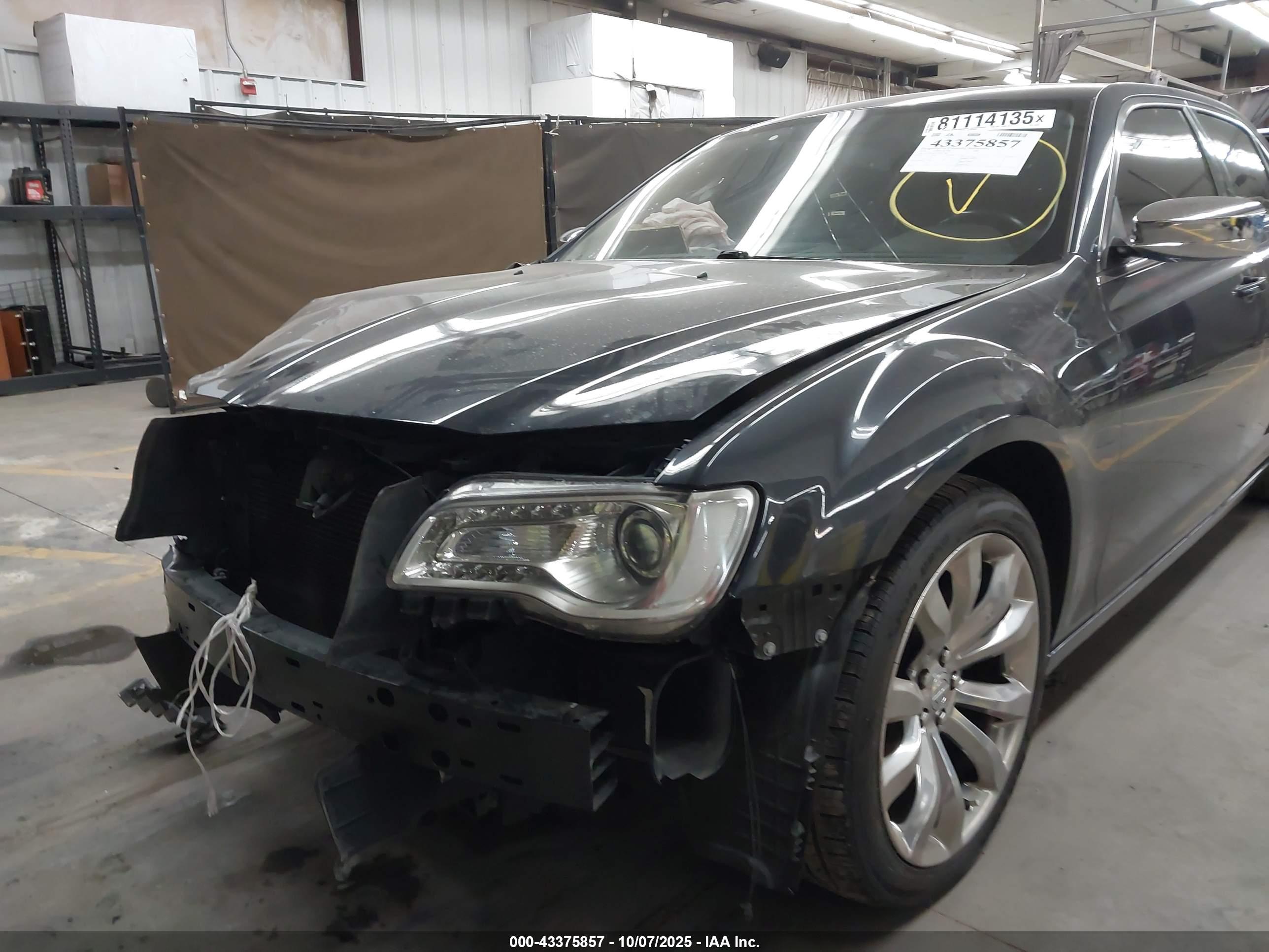 CHRYSLER 300 image 6