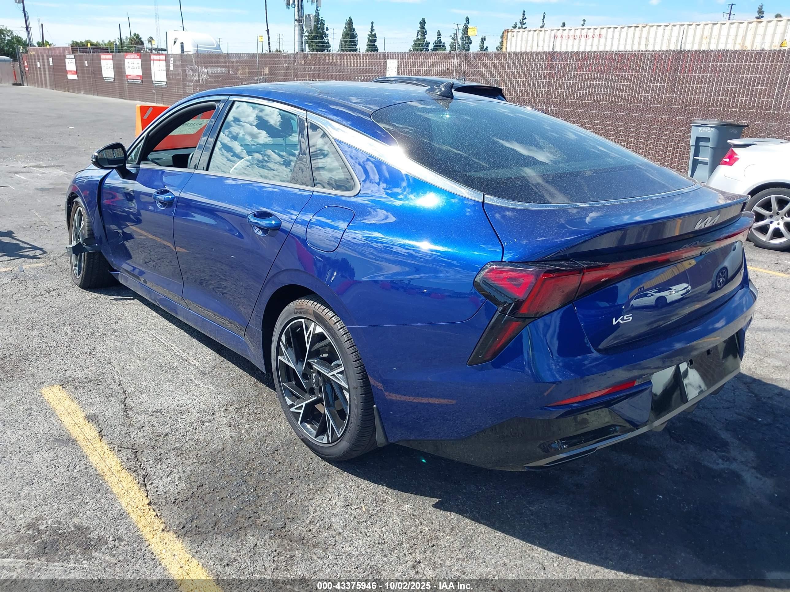 KIA K5 image 3