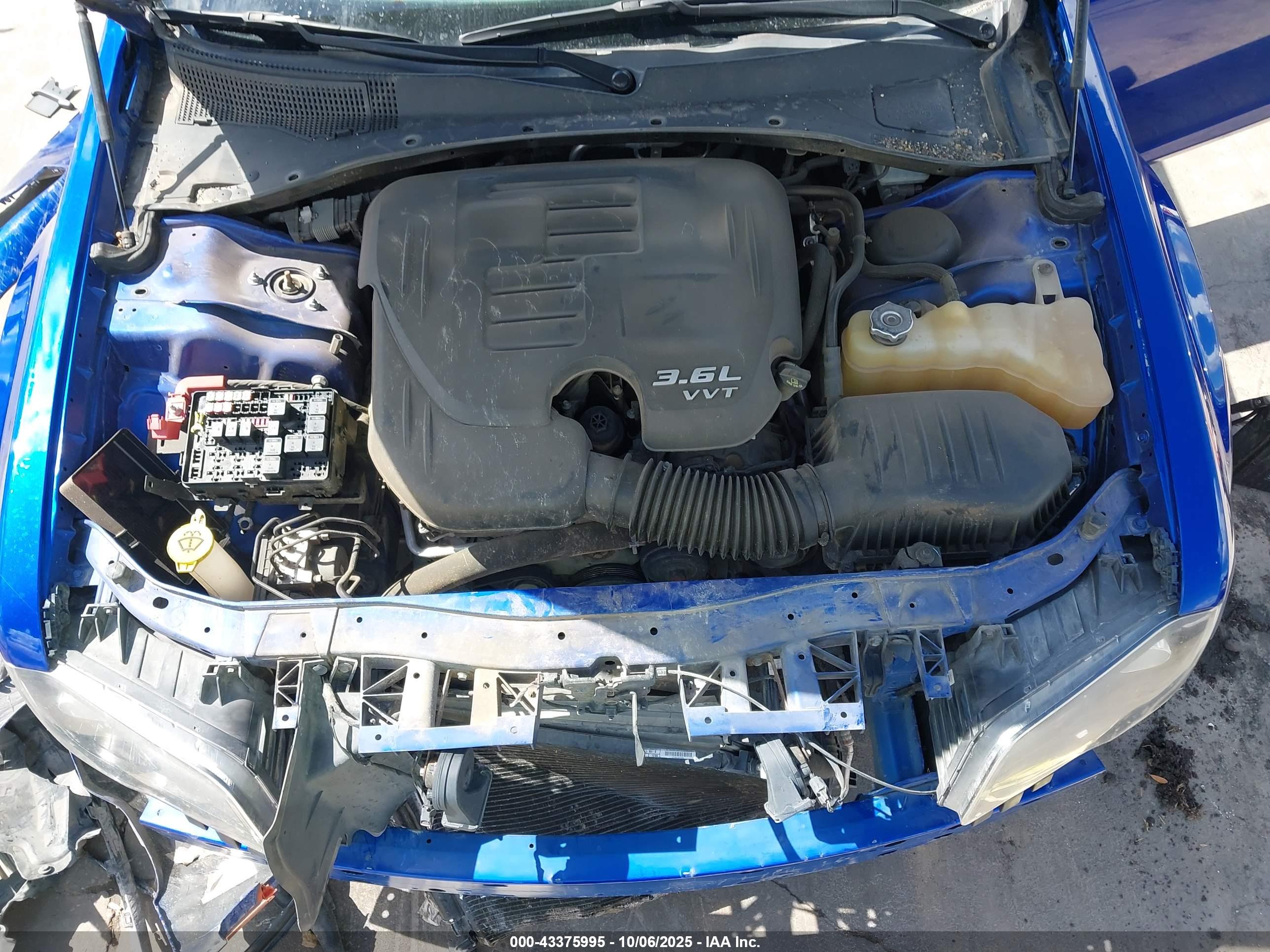 CHRYSLER 300 image 10