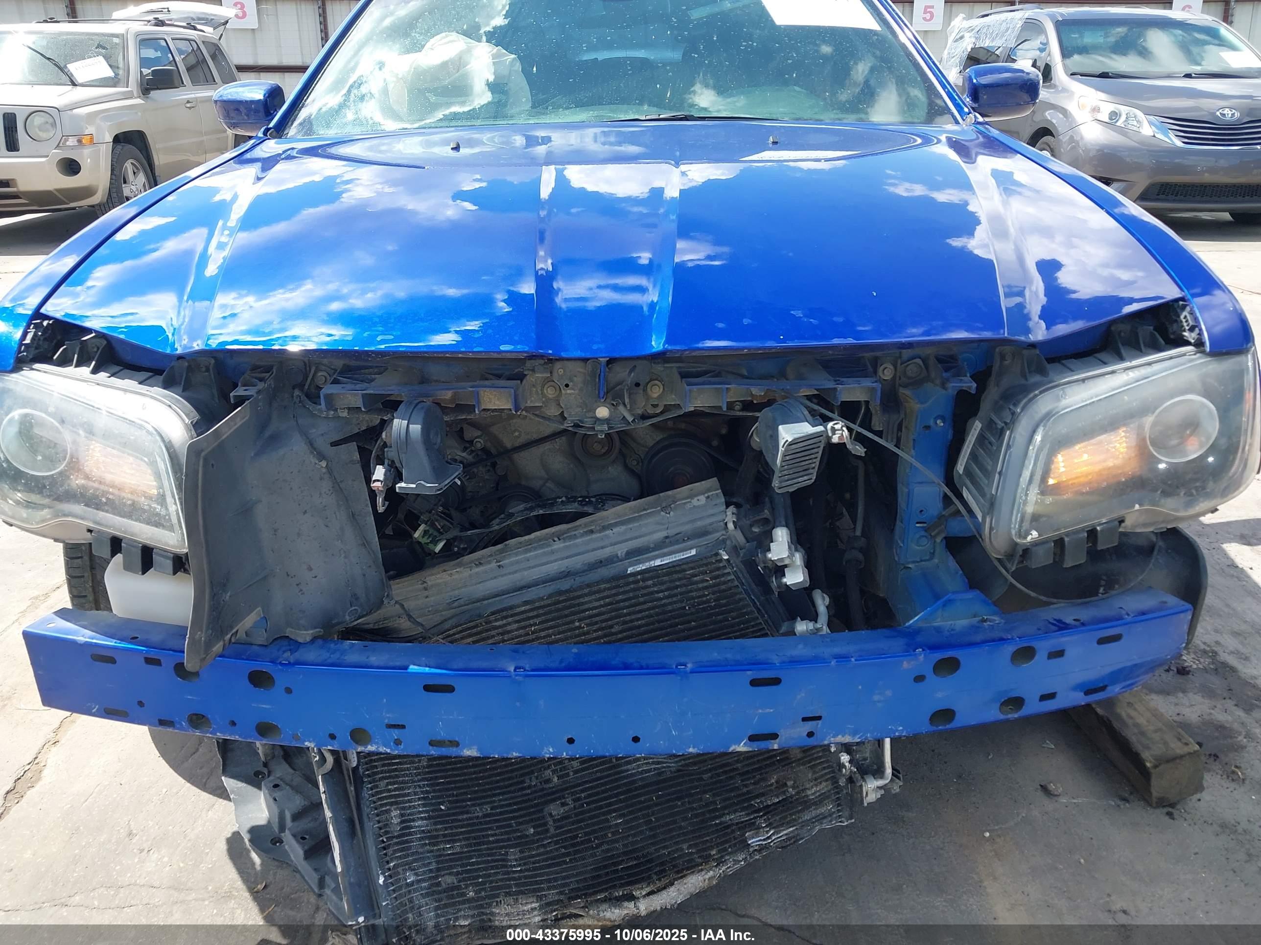 CHRYSLER 300 image 6
