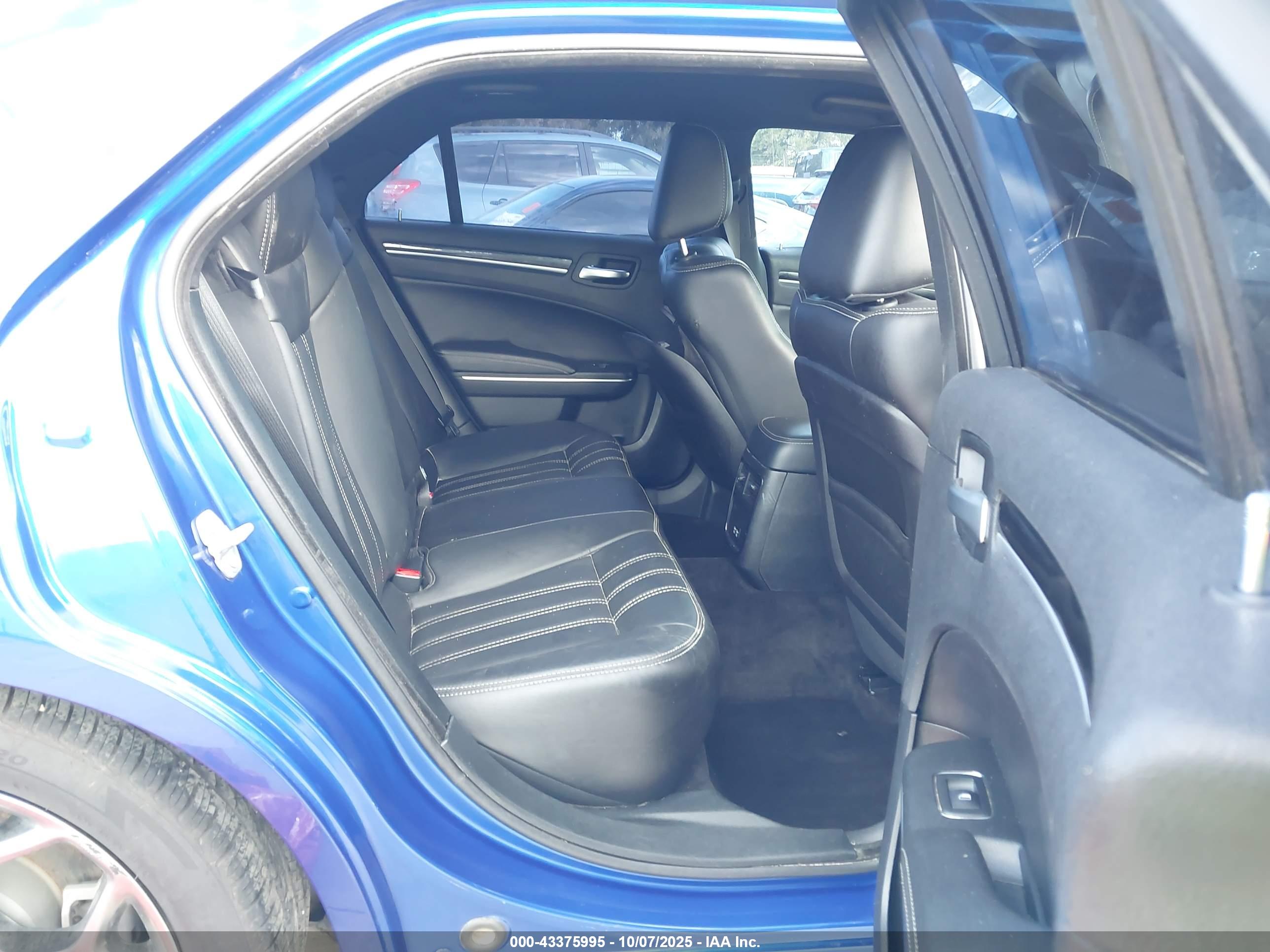 CHRYSLER 300 image 8