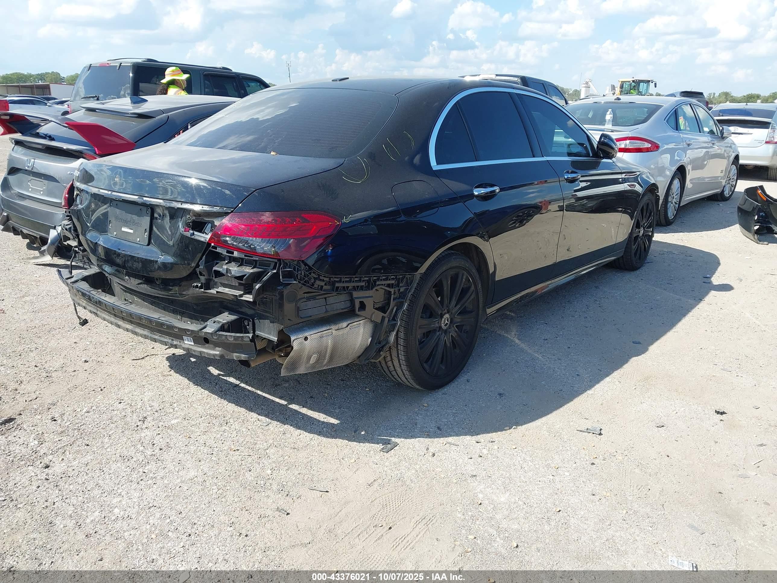 MERCEDES-BENZ E image 4