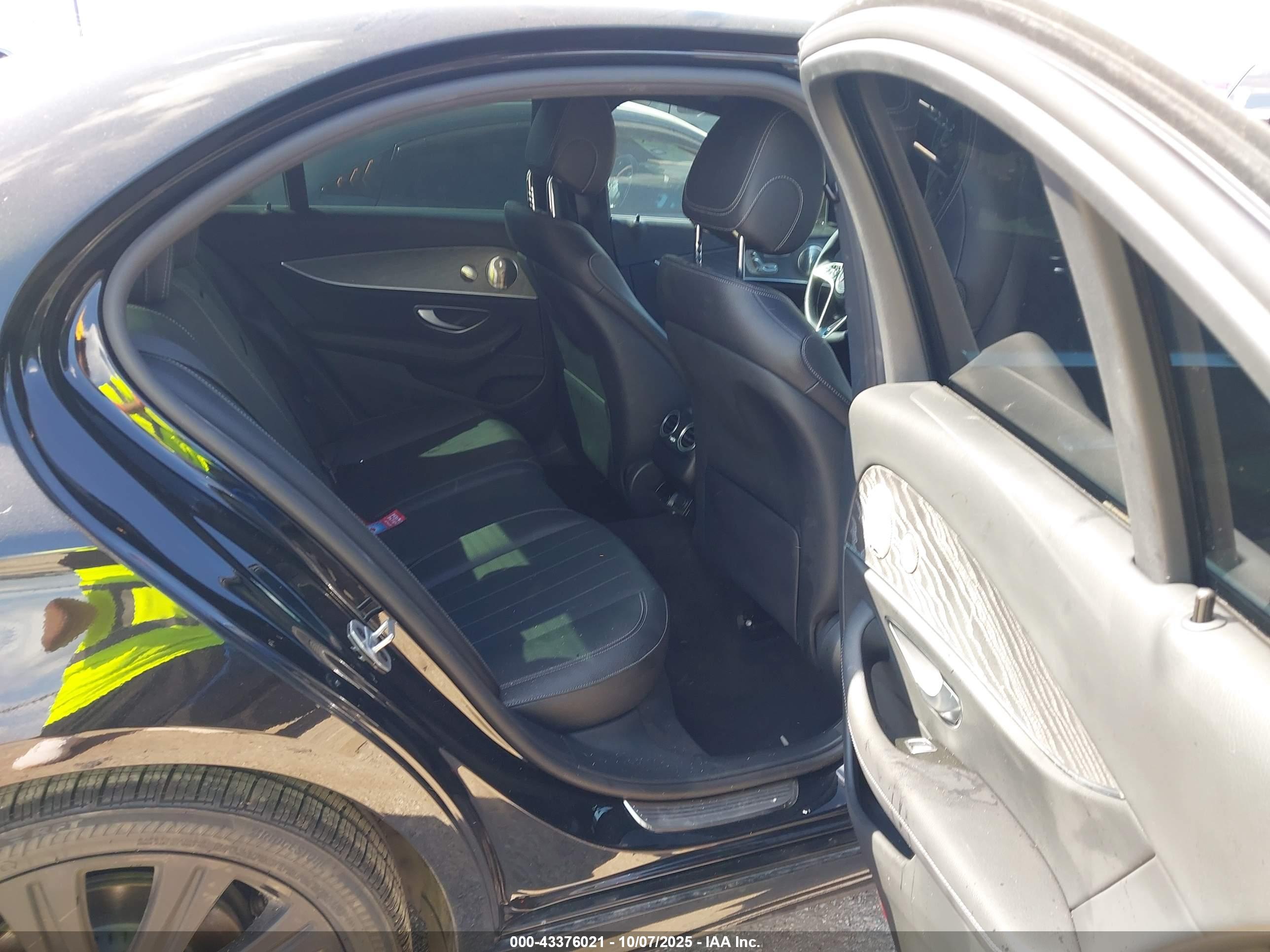 MERCEDES-BENZ E image 8
