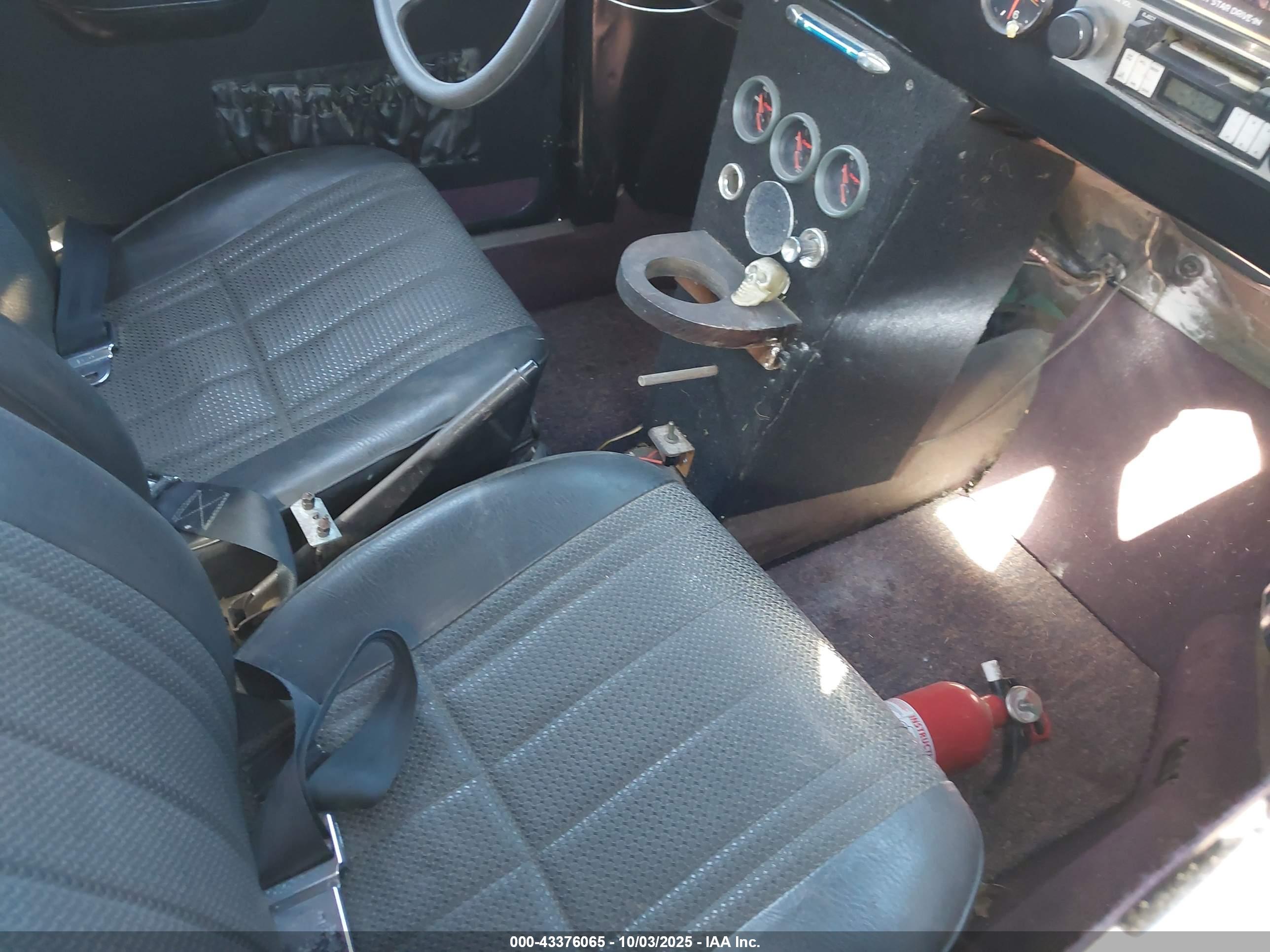 VOLKSWAGEN BEETLE image 5