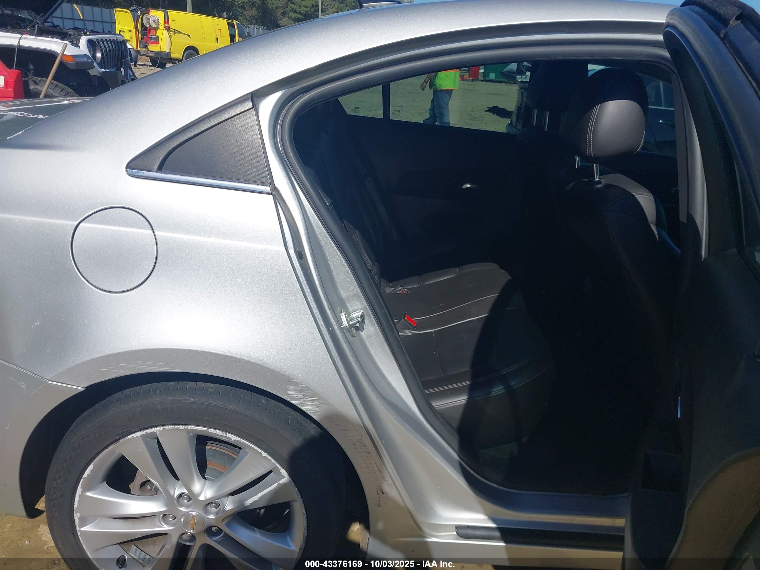 CHEVROLET CRUZE image 8
