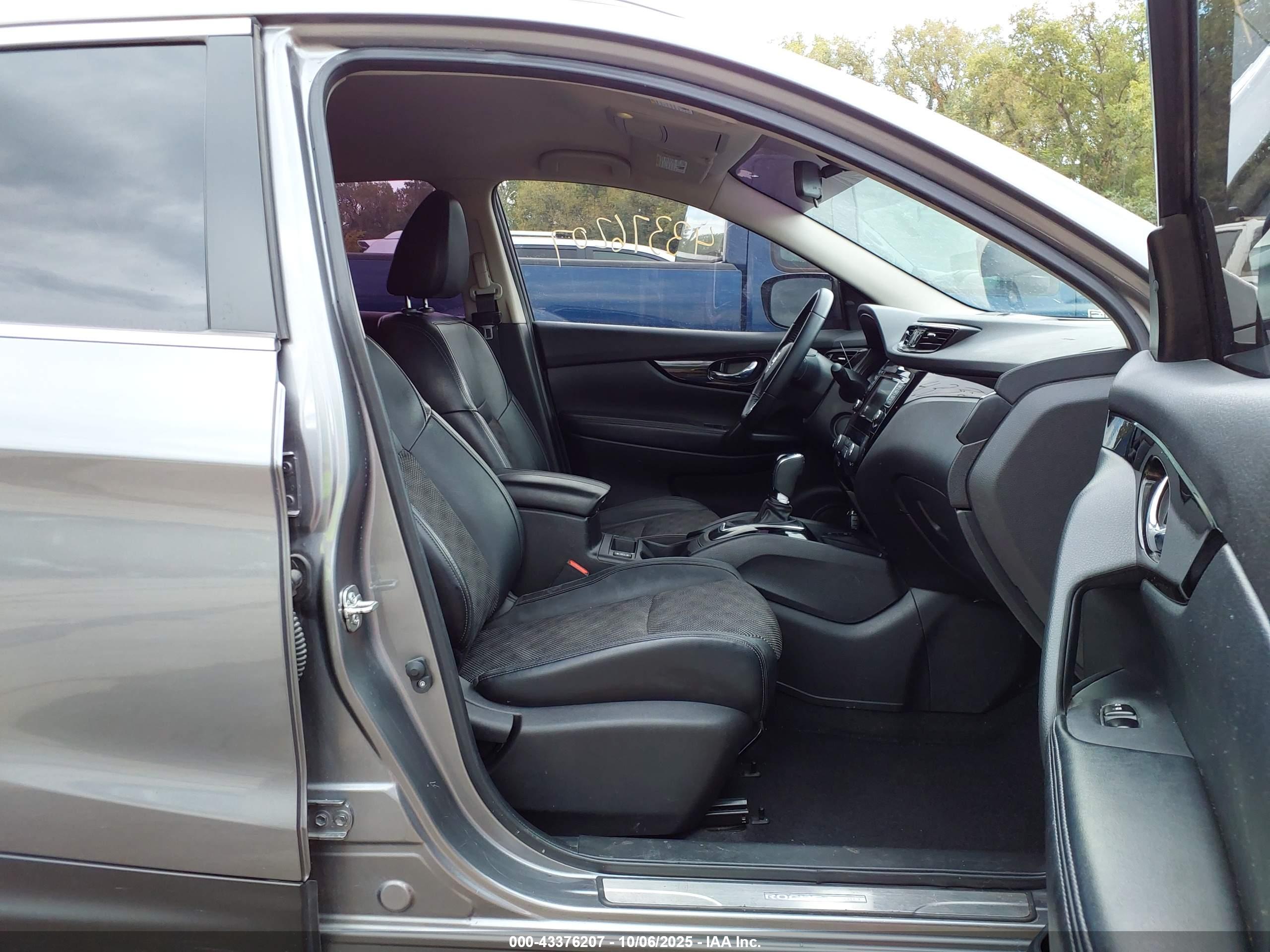 NISSAN ROGUE image 5