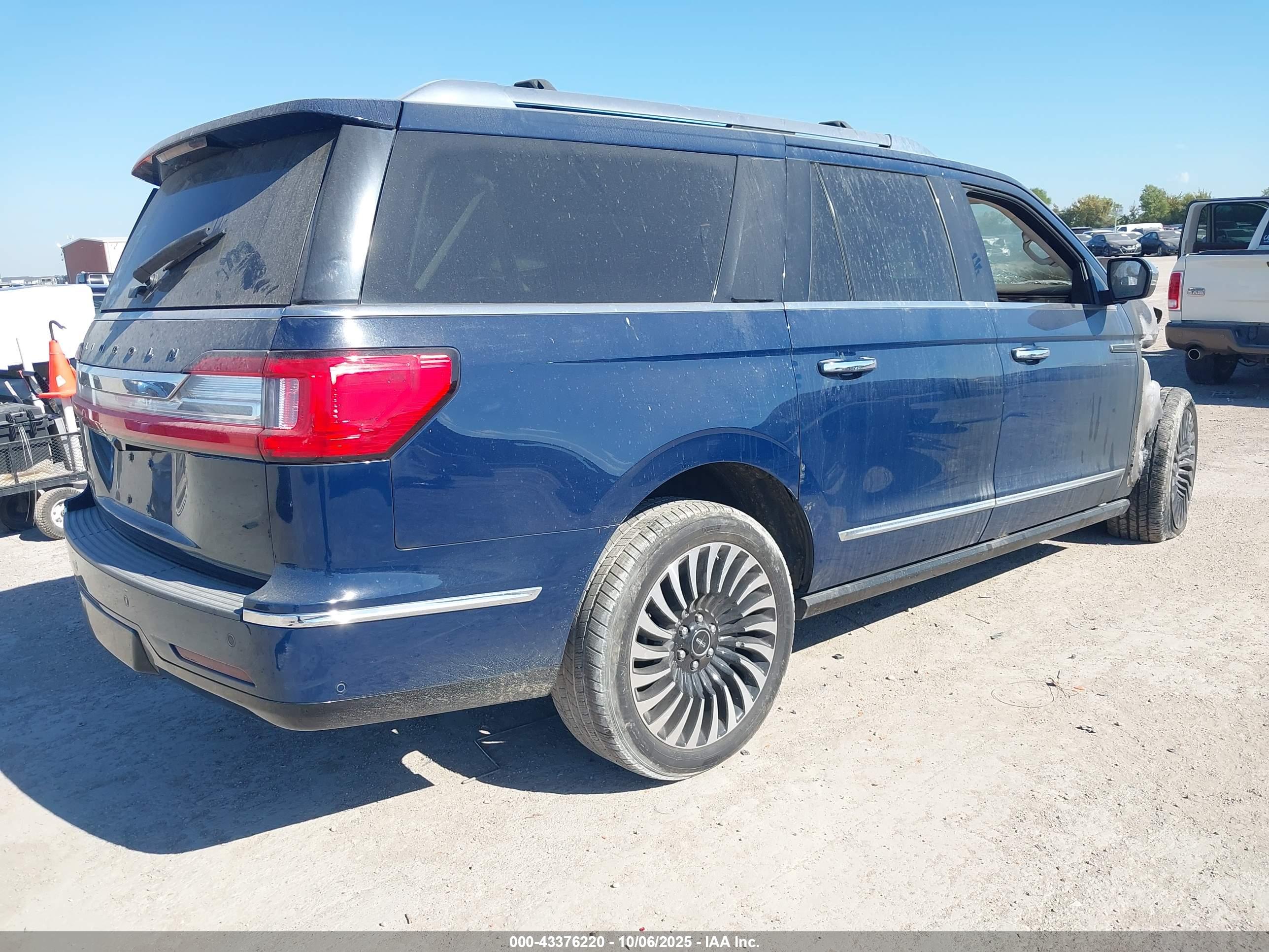 LINCOLN NAVIGATOR image 4