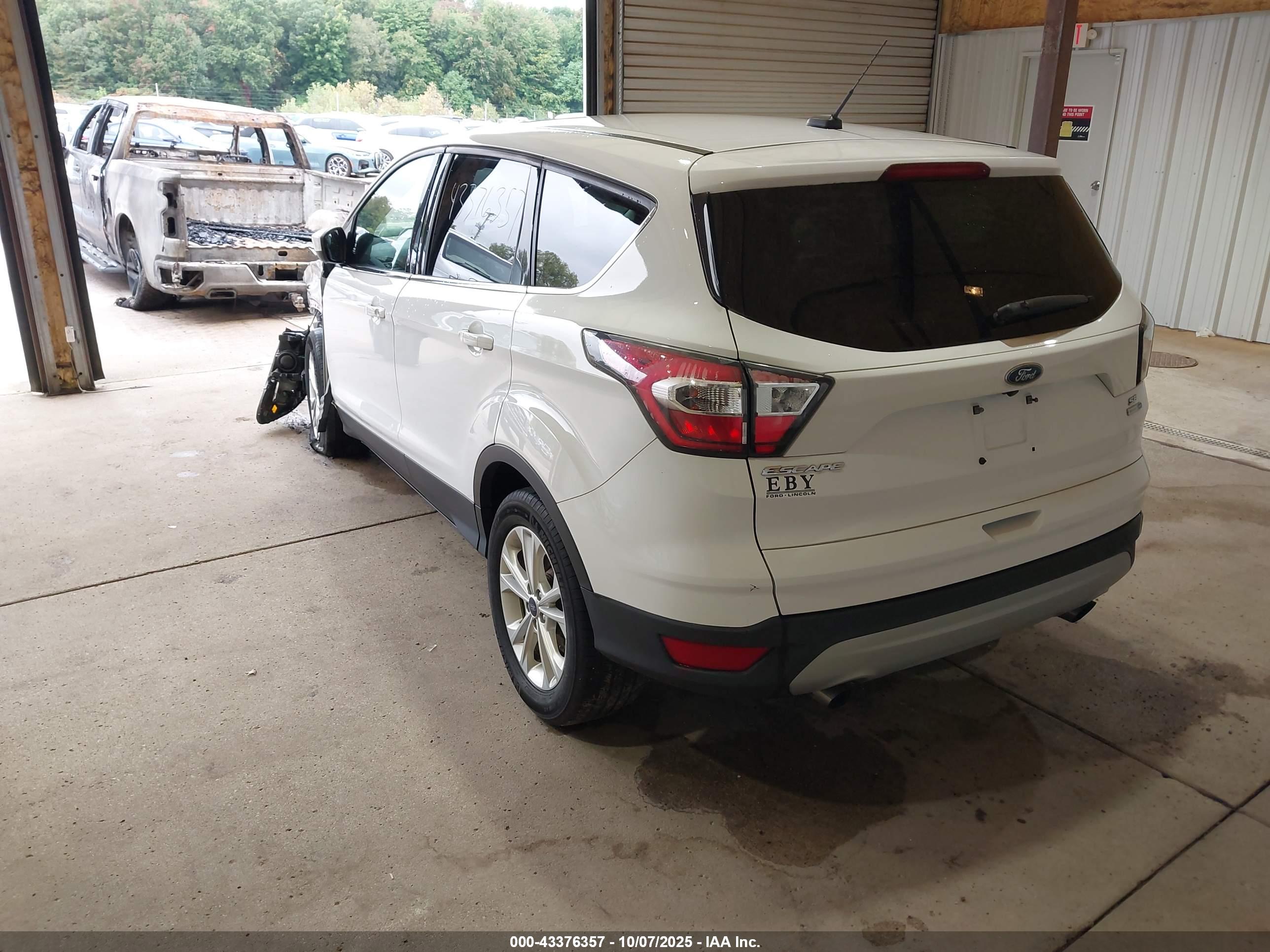 FORD ESCAPE image 3