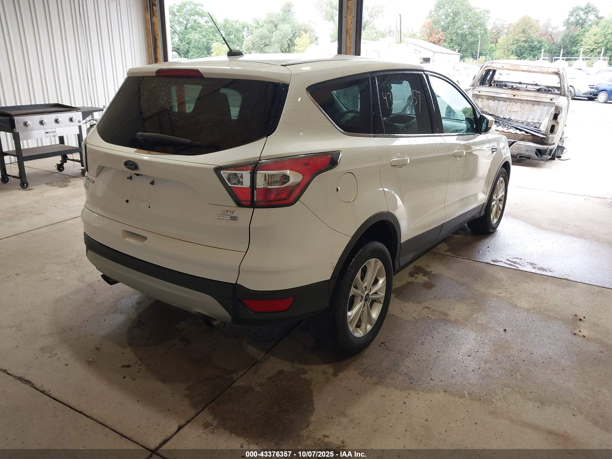 FORD ESCAPE image 4