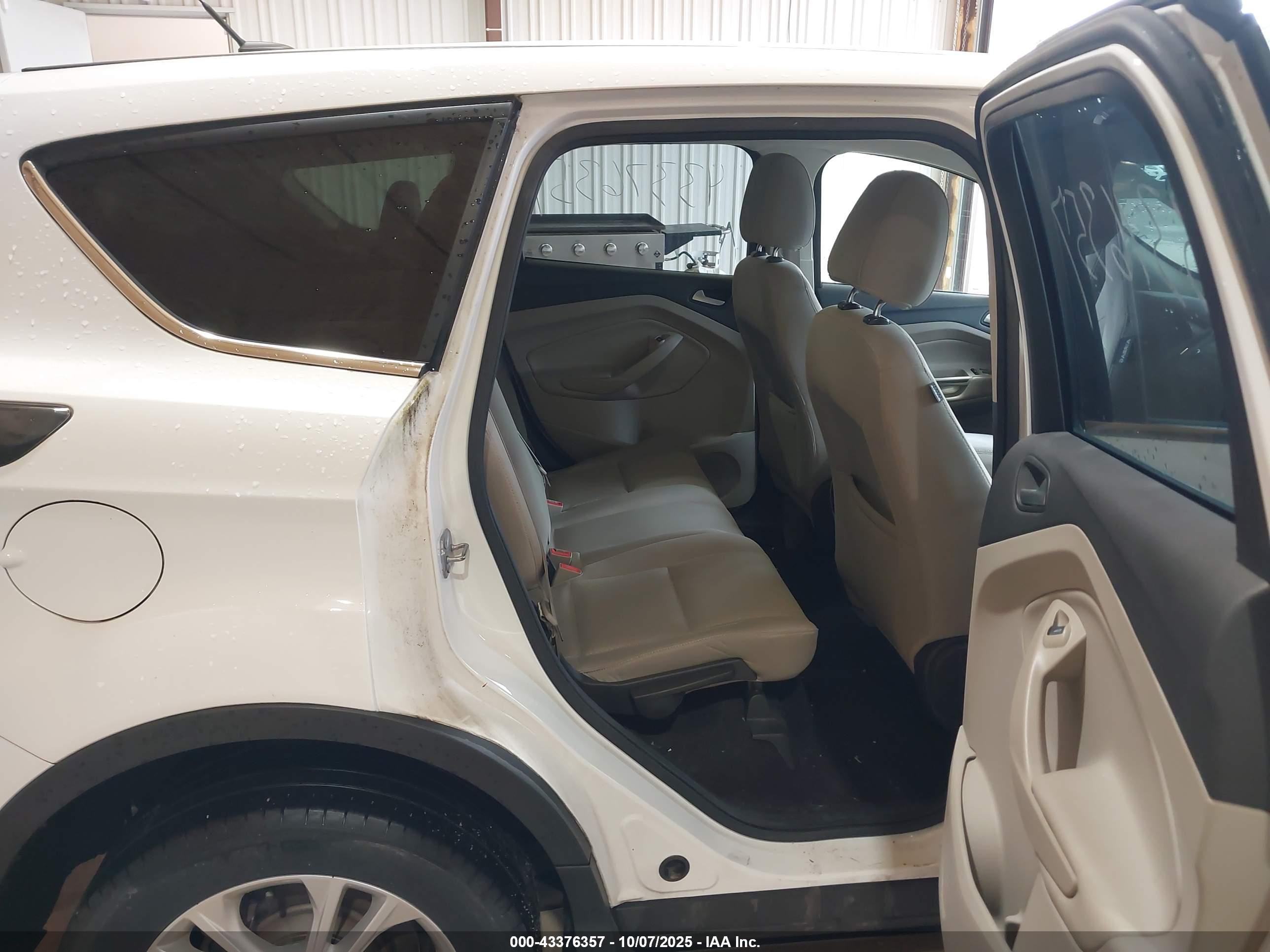 FORD ESCAPE image 8