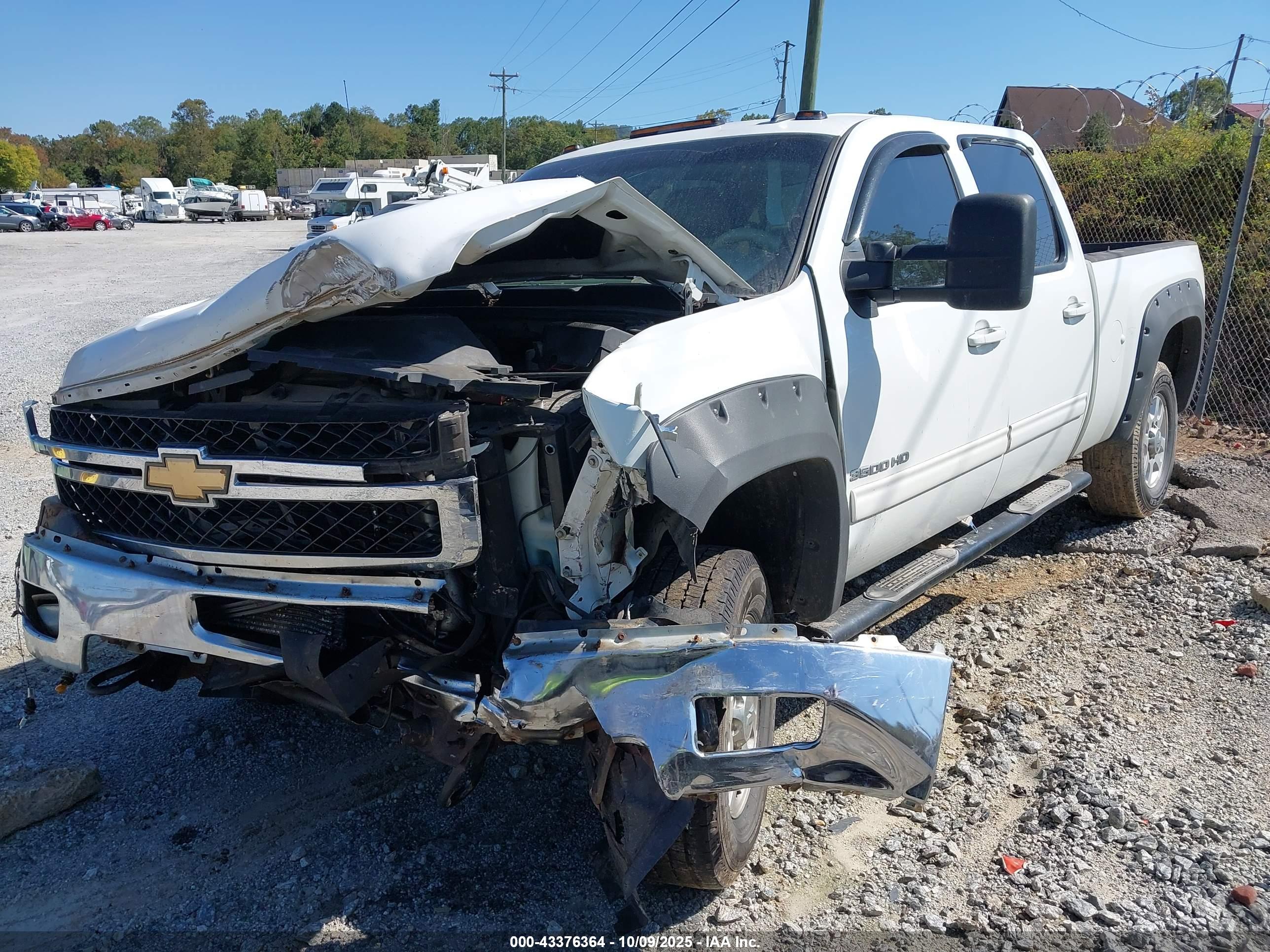 CHEVROLET SILVERADO image 2
