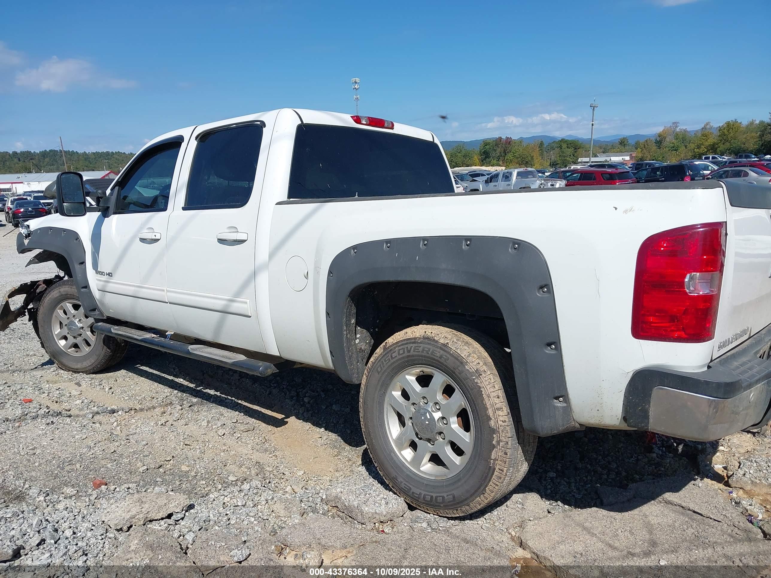 CHEVROLET SILVERADO image 3