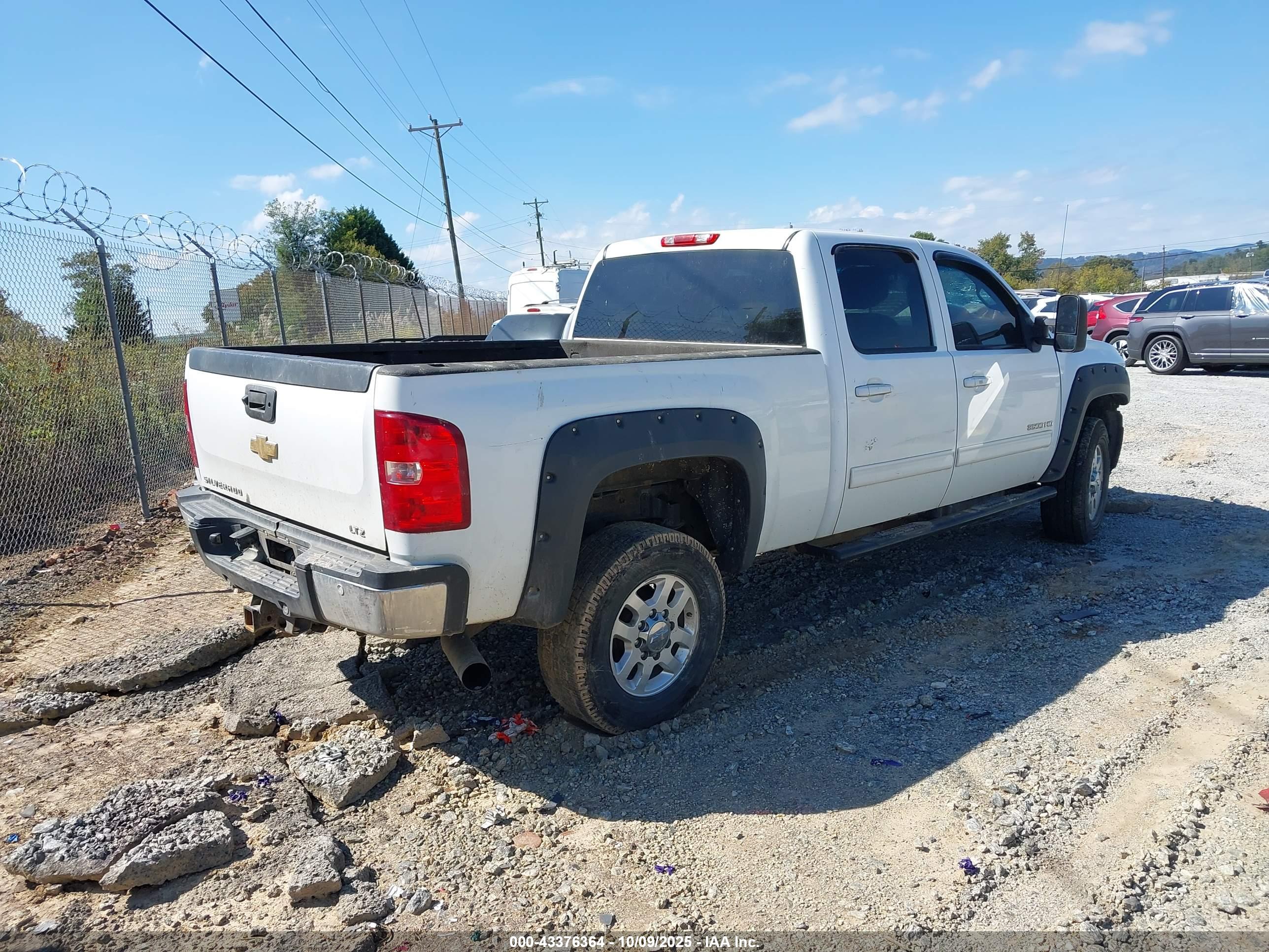 CHEVROLET SILVERADO image 4