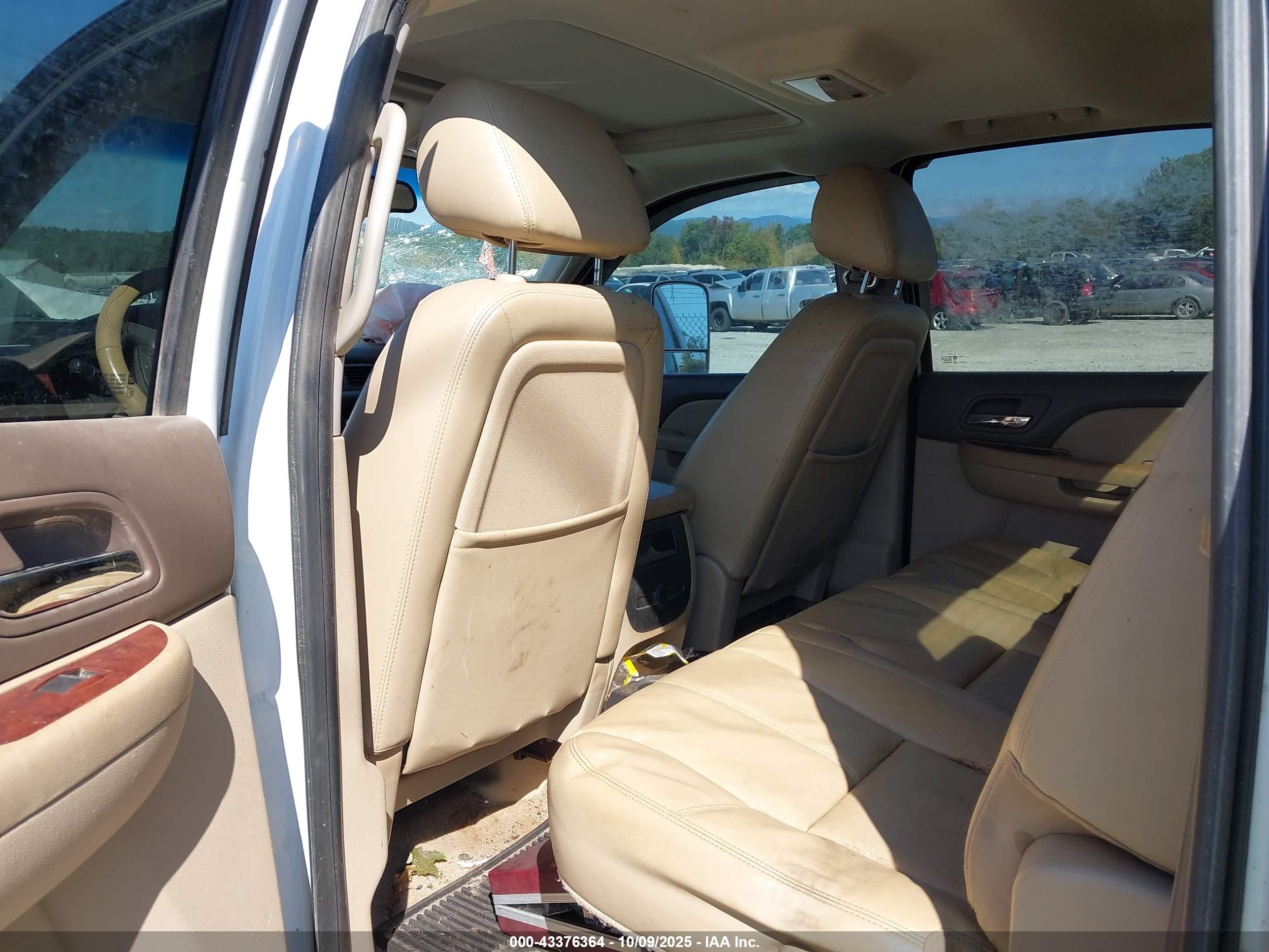 CHEVROLET SILVERADO image 7