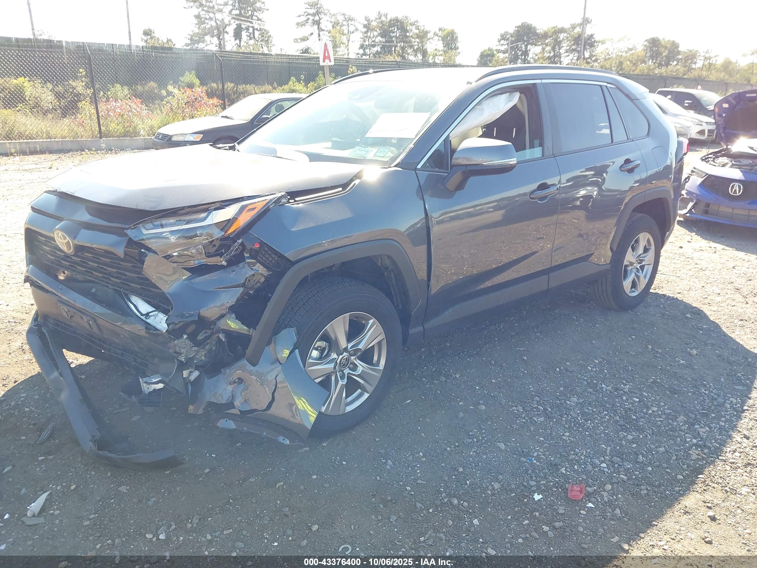 TOYOTA RAV4 image 2