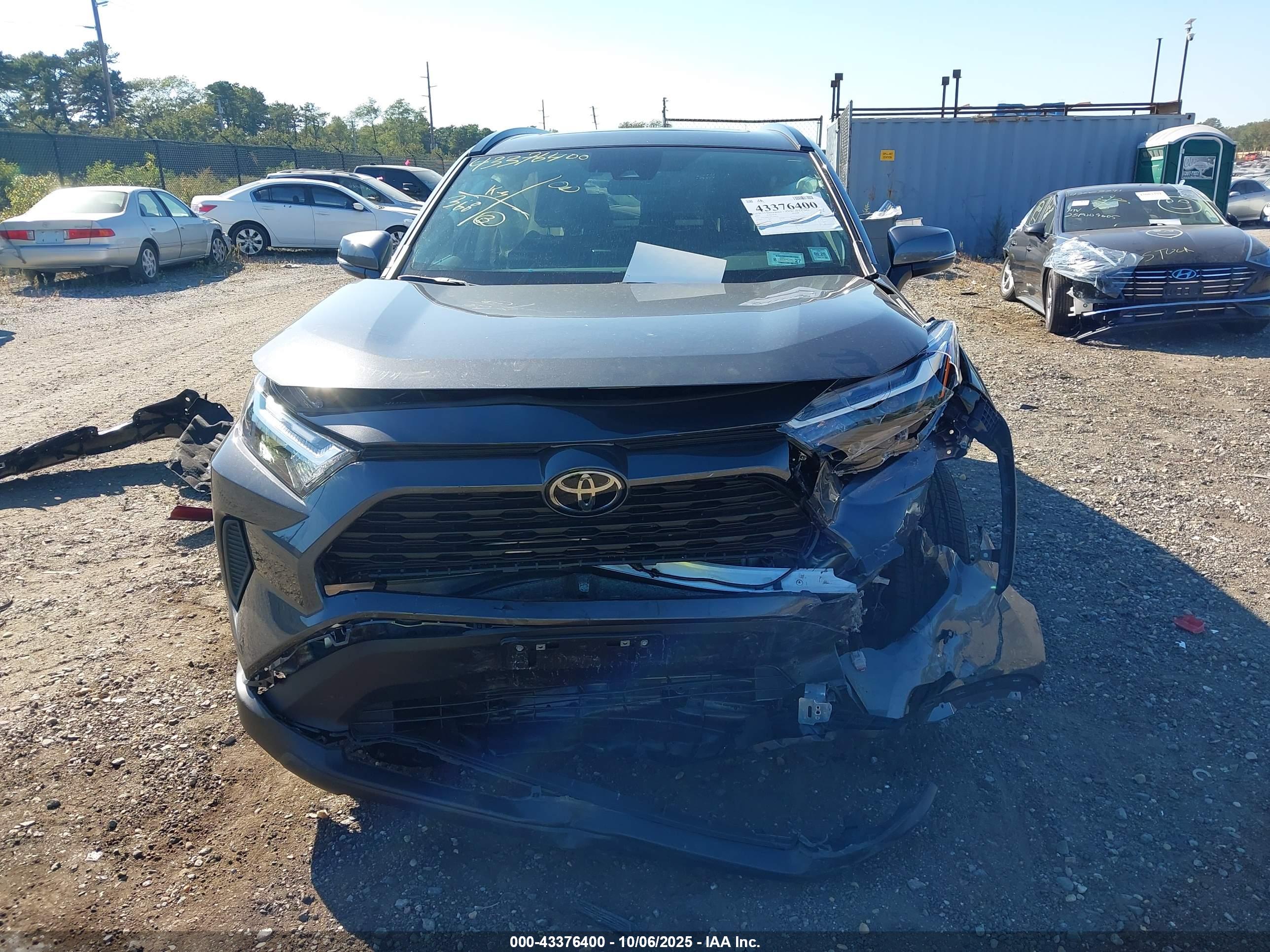 TOYOTA RAV4 image 6