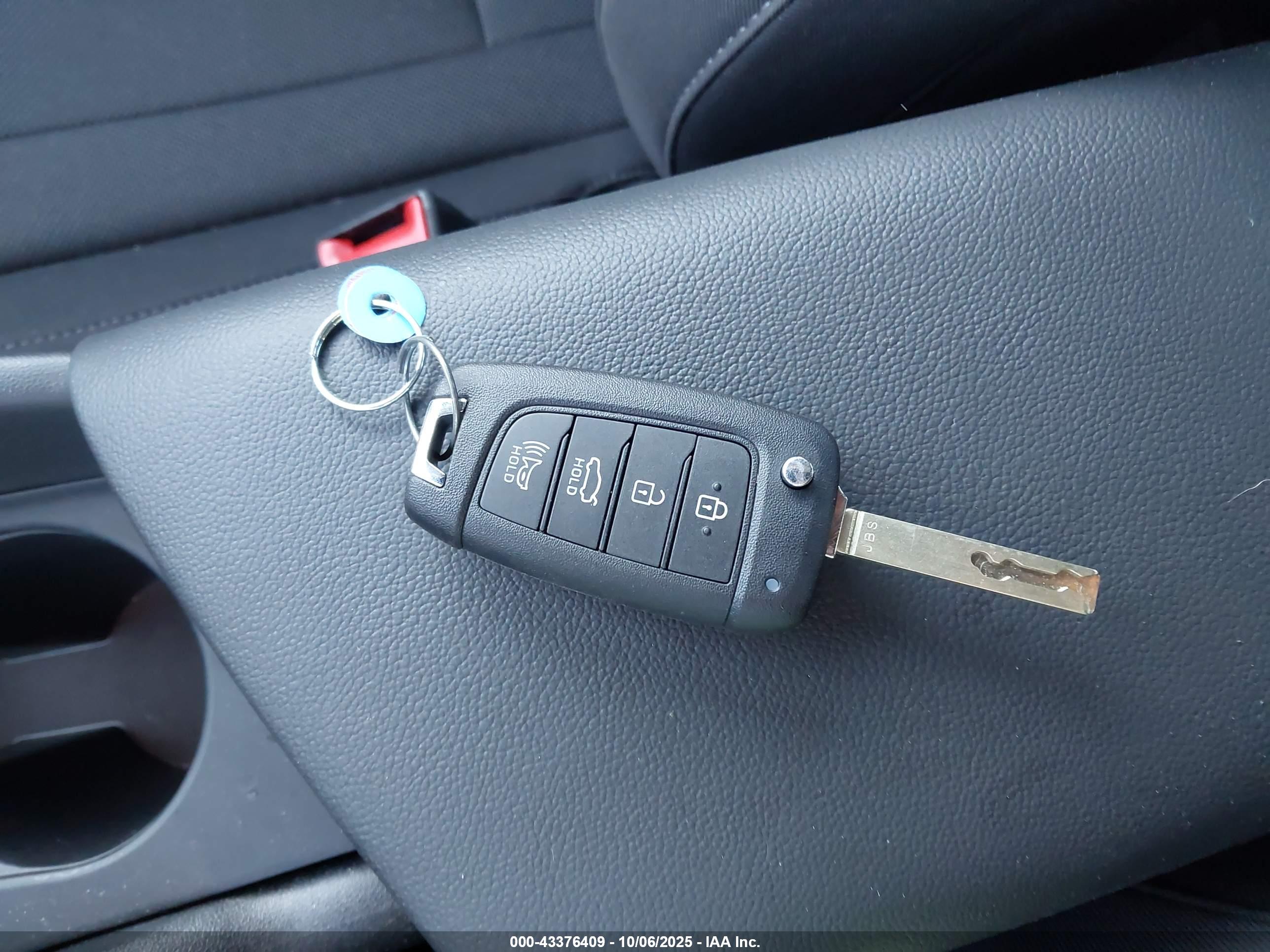 HYUNDAI ELANTRA image 11