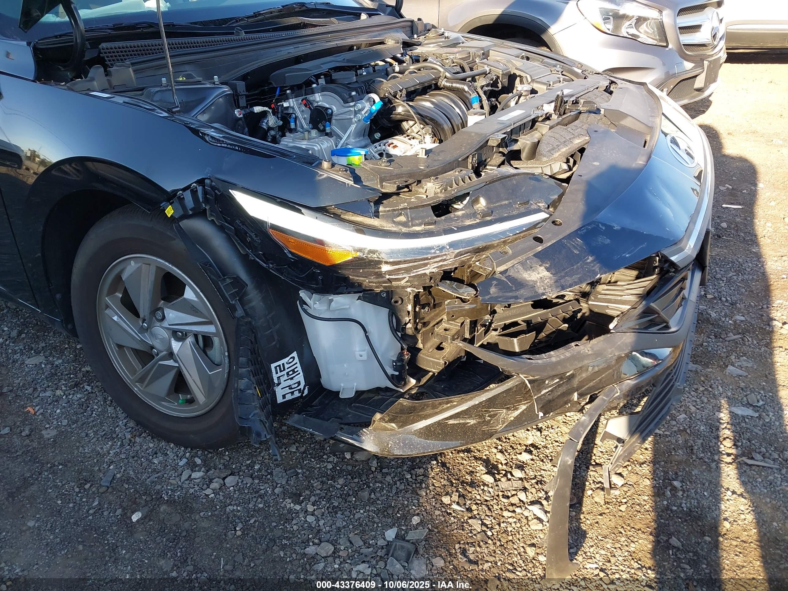 HYUNDAI ELANTRA image 6