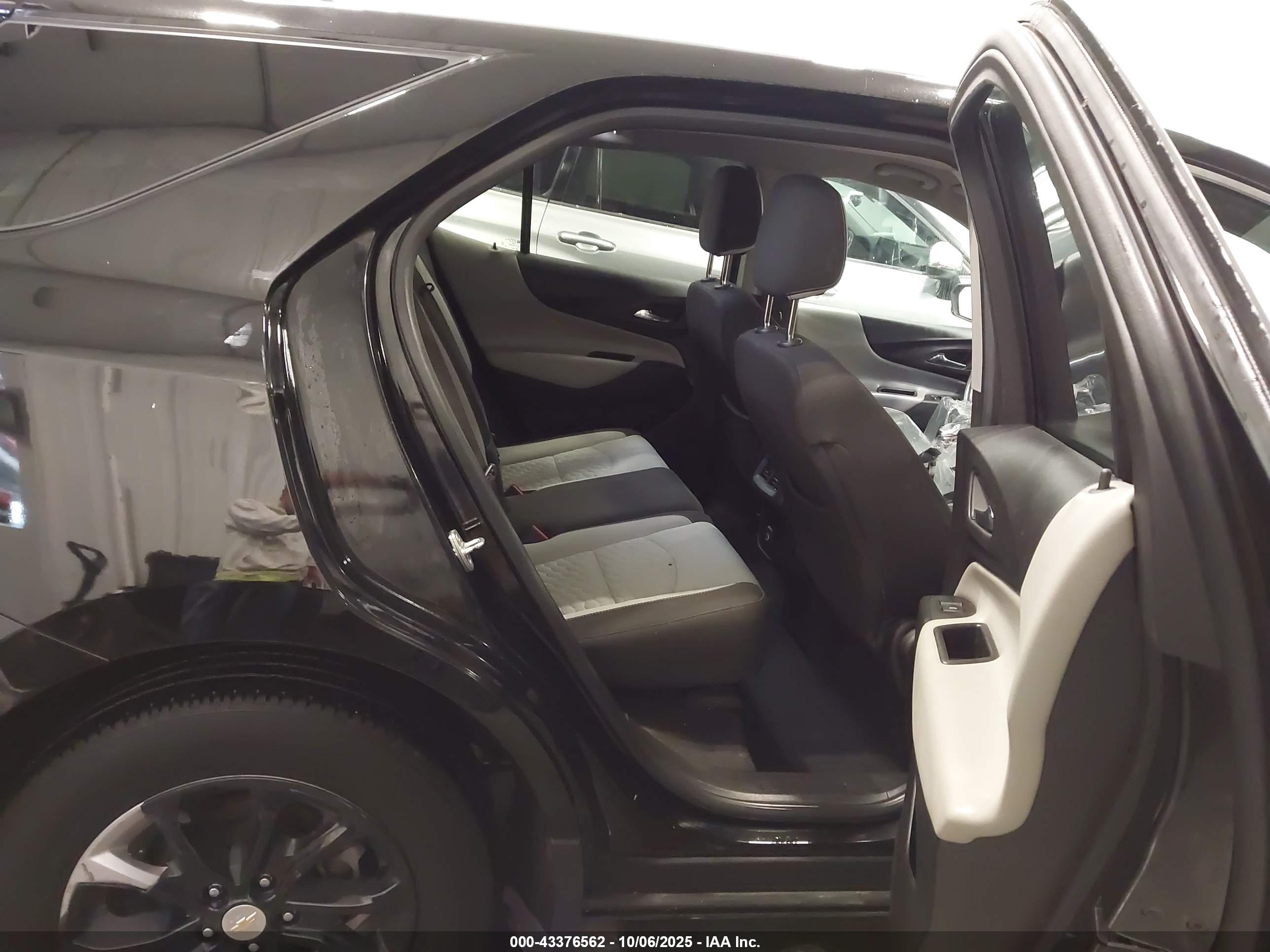 CHEVROLET EQUINOX image 8