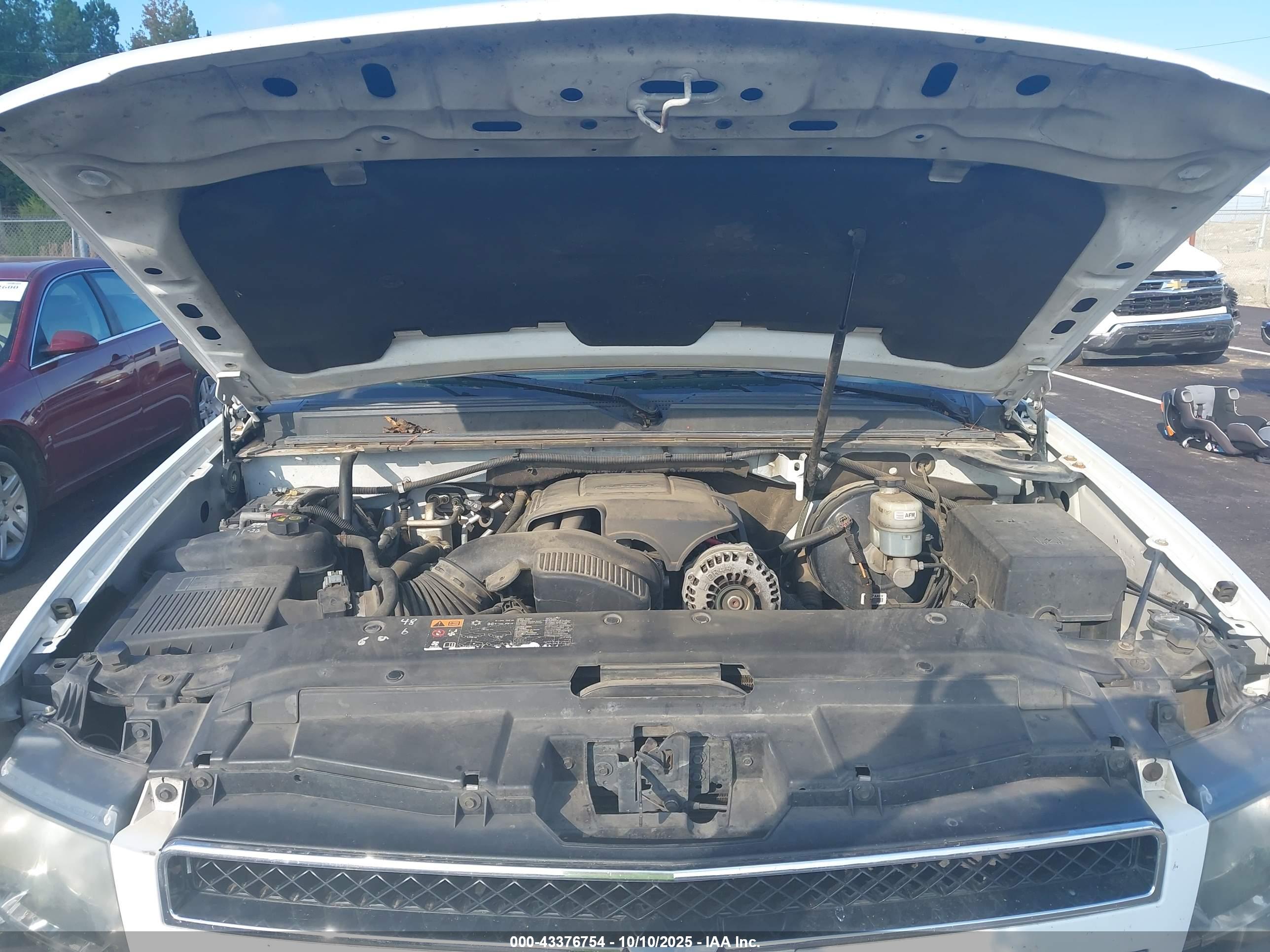 CHEVROLET SUBURBAN image 10