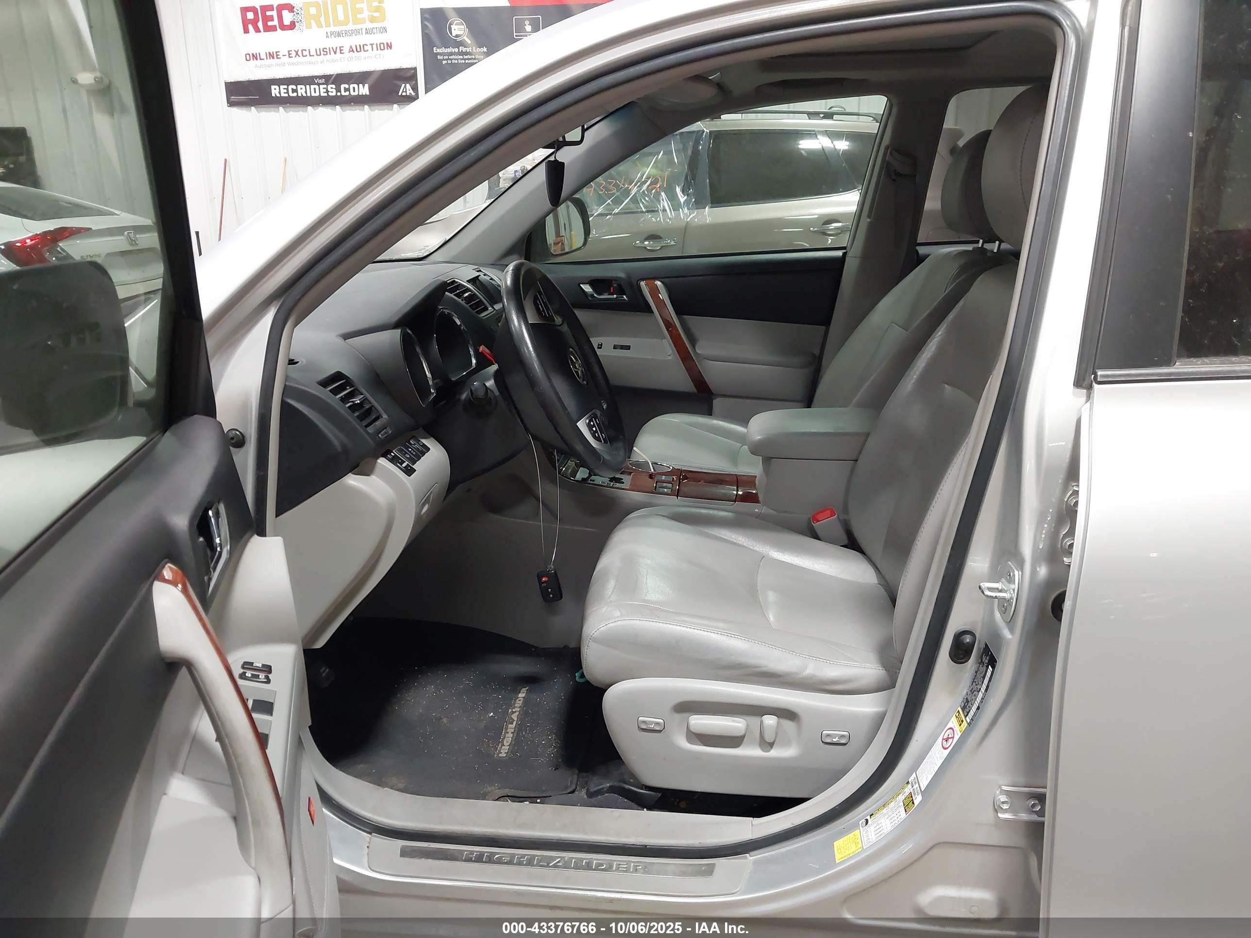 TOYOTA HIGHLANDER image 5