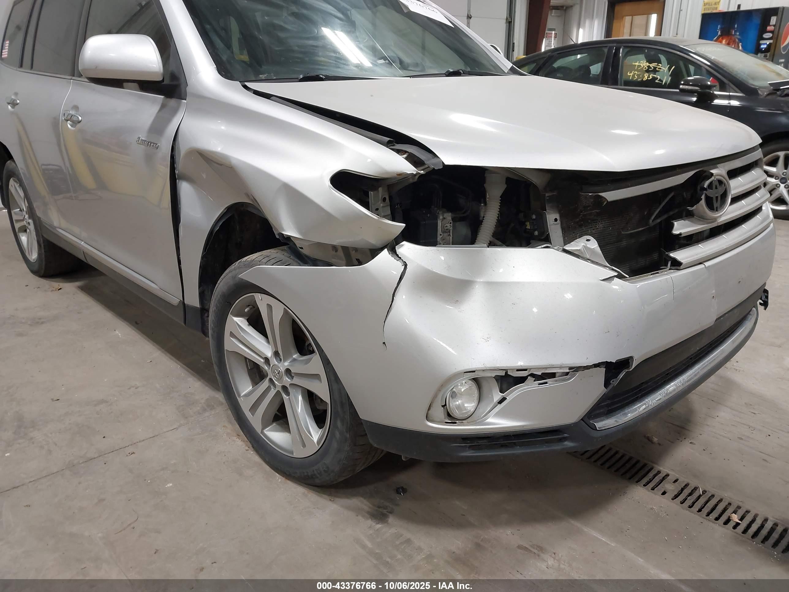 TOYOTA HIGHLANDER image 6