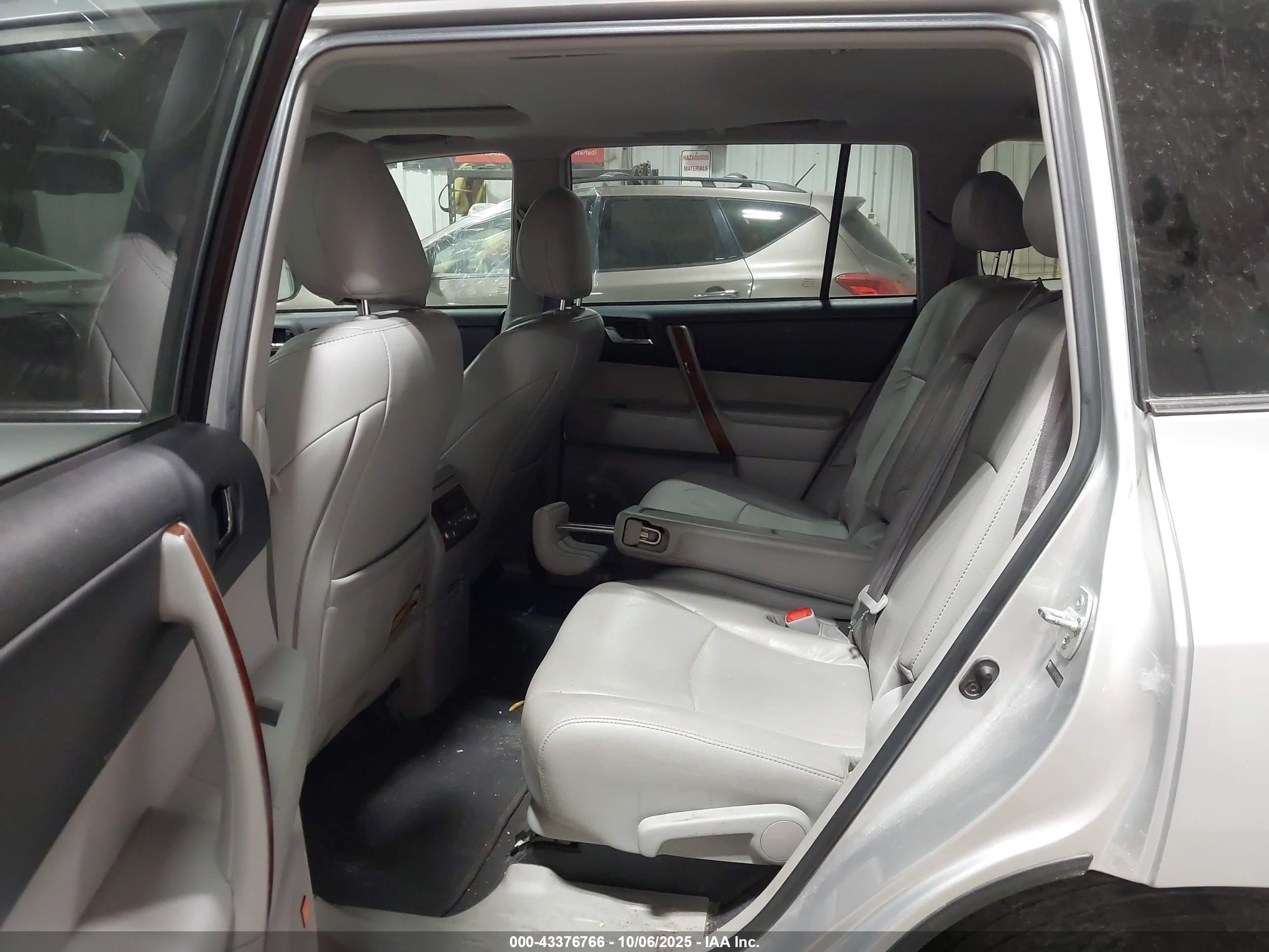 TOYOTA HIGHLANDER image 8