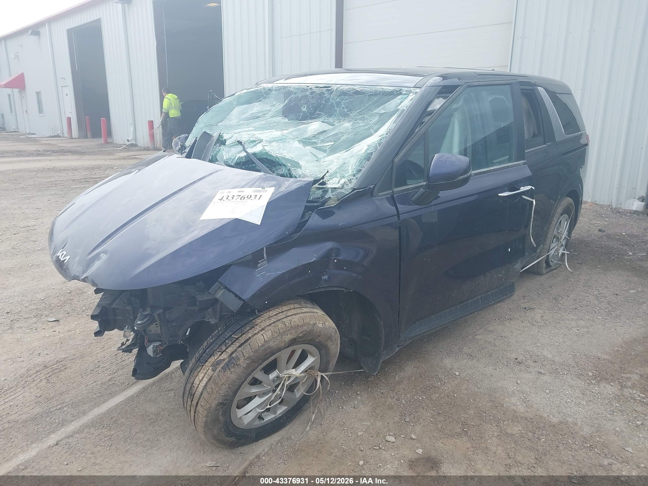KIA CARNIVAL image 2