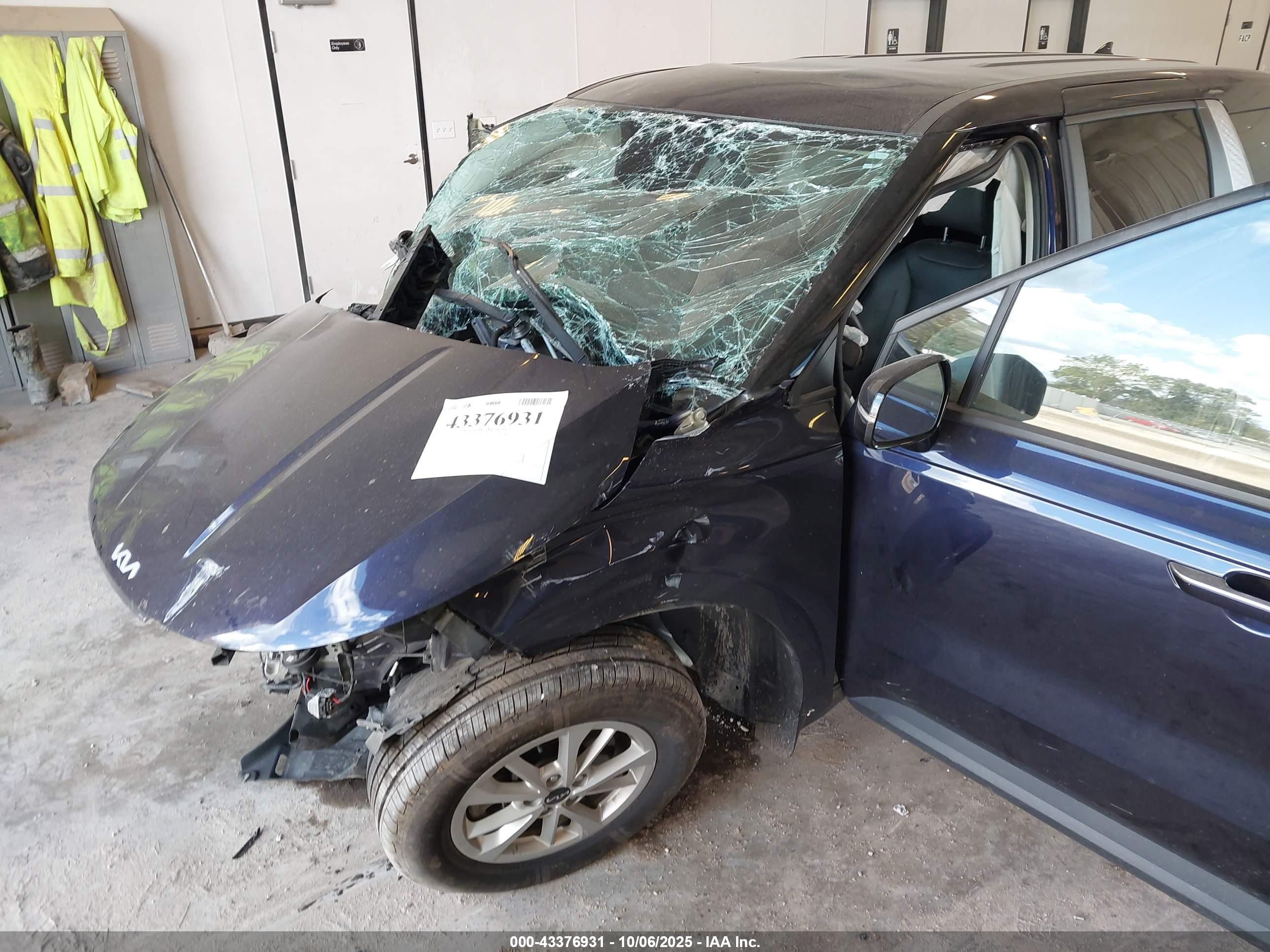 KIA CARNIVAL image 6