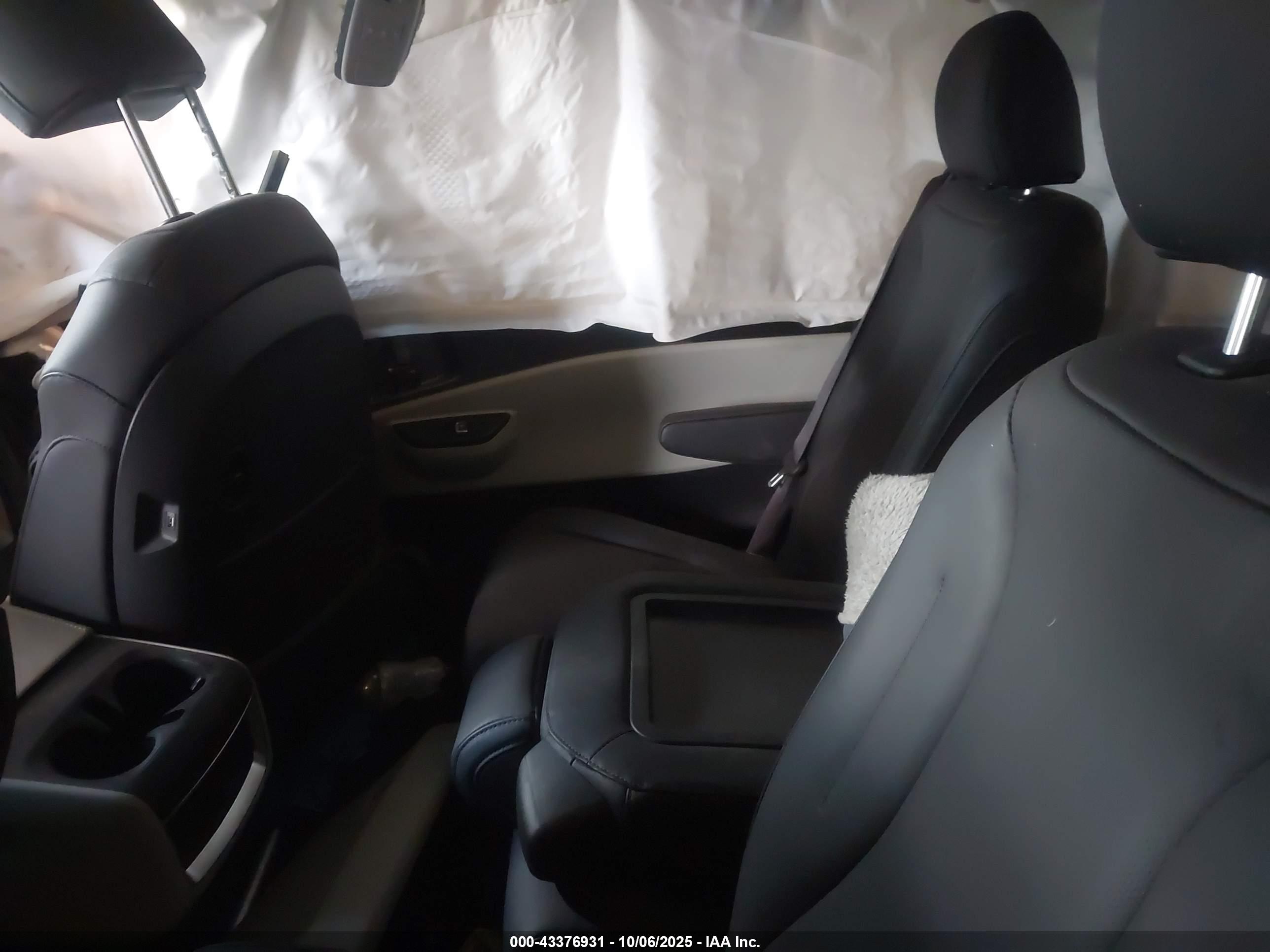 KIA CARNIVAL image 8