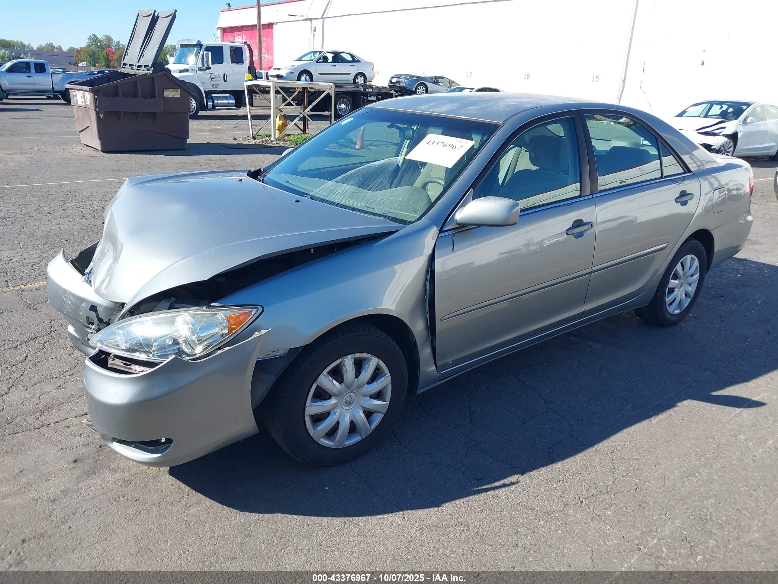 TOYOTA CAMRY image 2