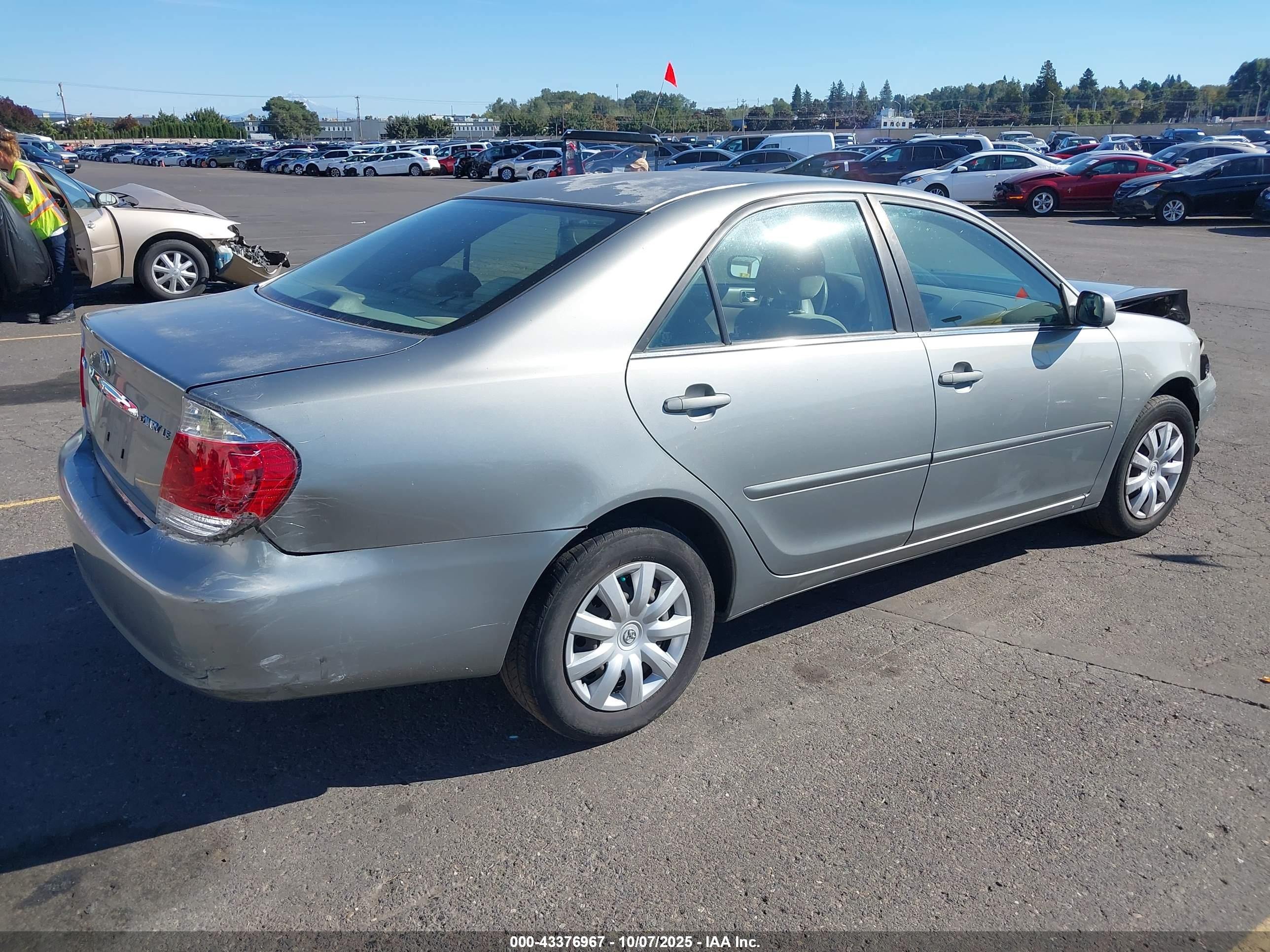 TOYOTA CAMRY image 4