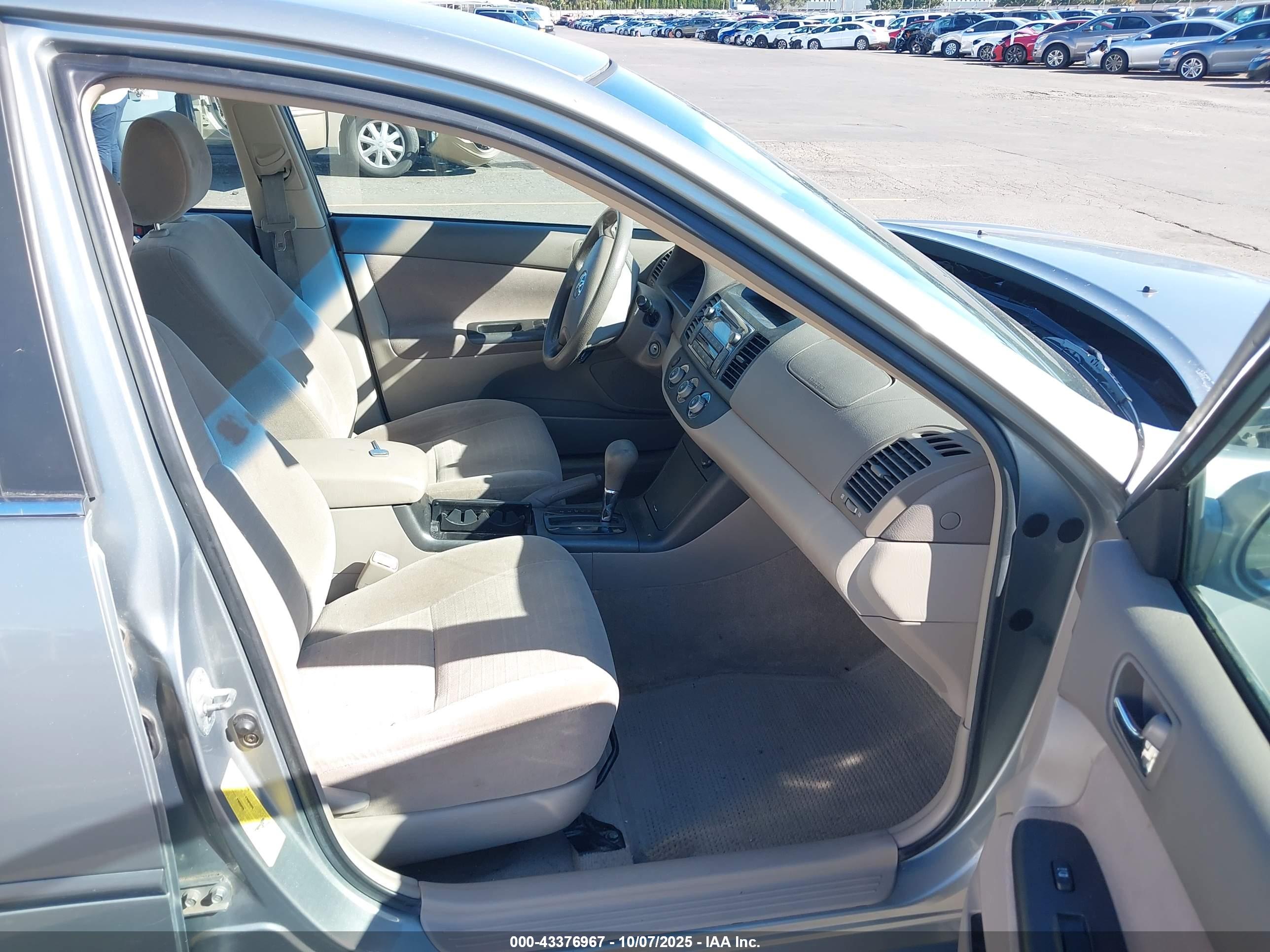 TOYOTA CAMRY image 5