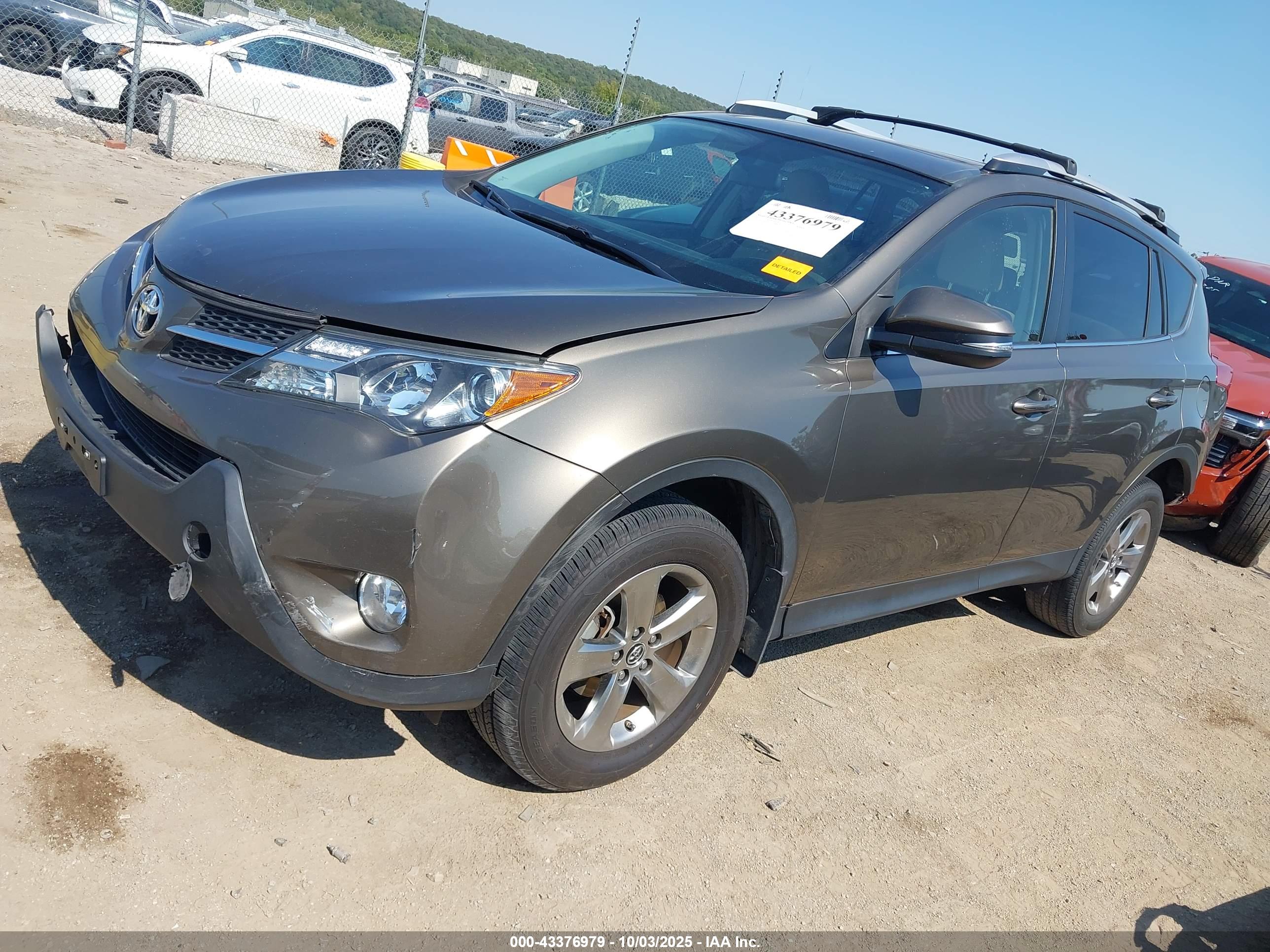 TOYOTA RAV4 image 2