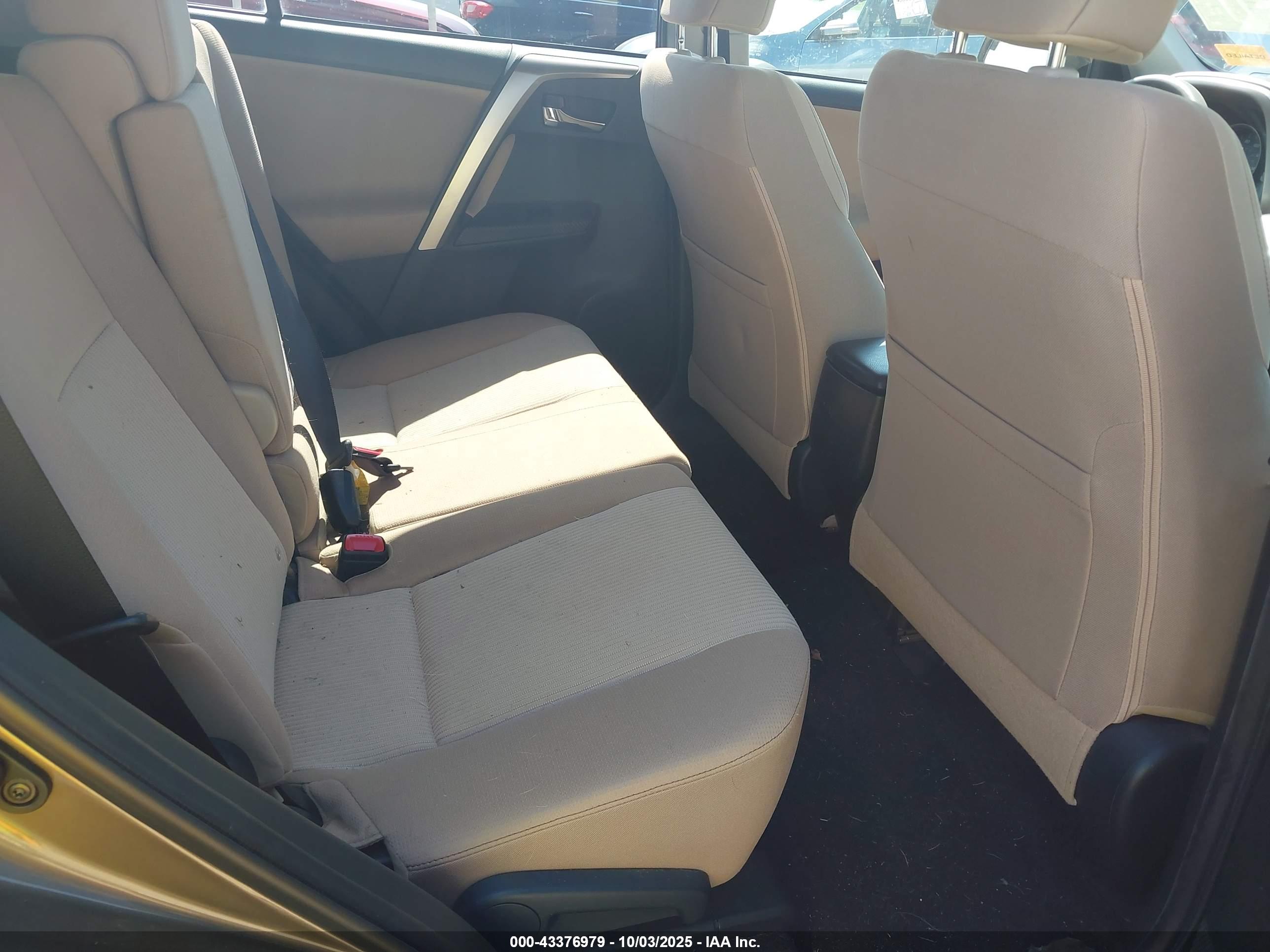 TOYOTA RAV4 image 8