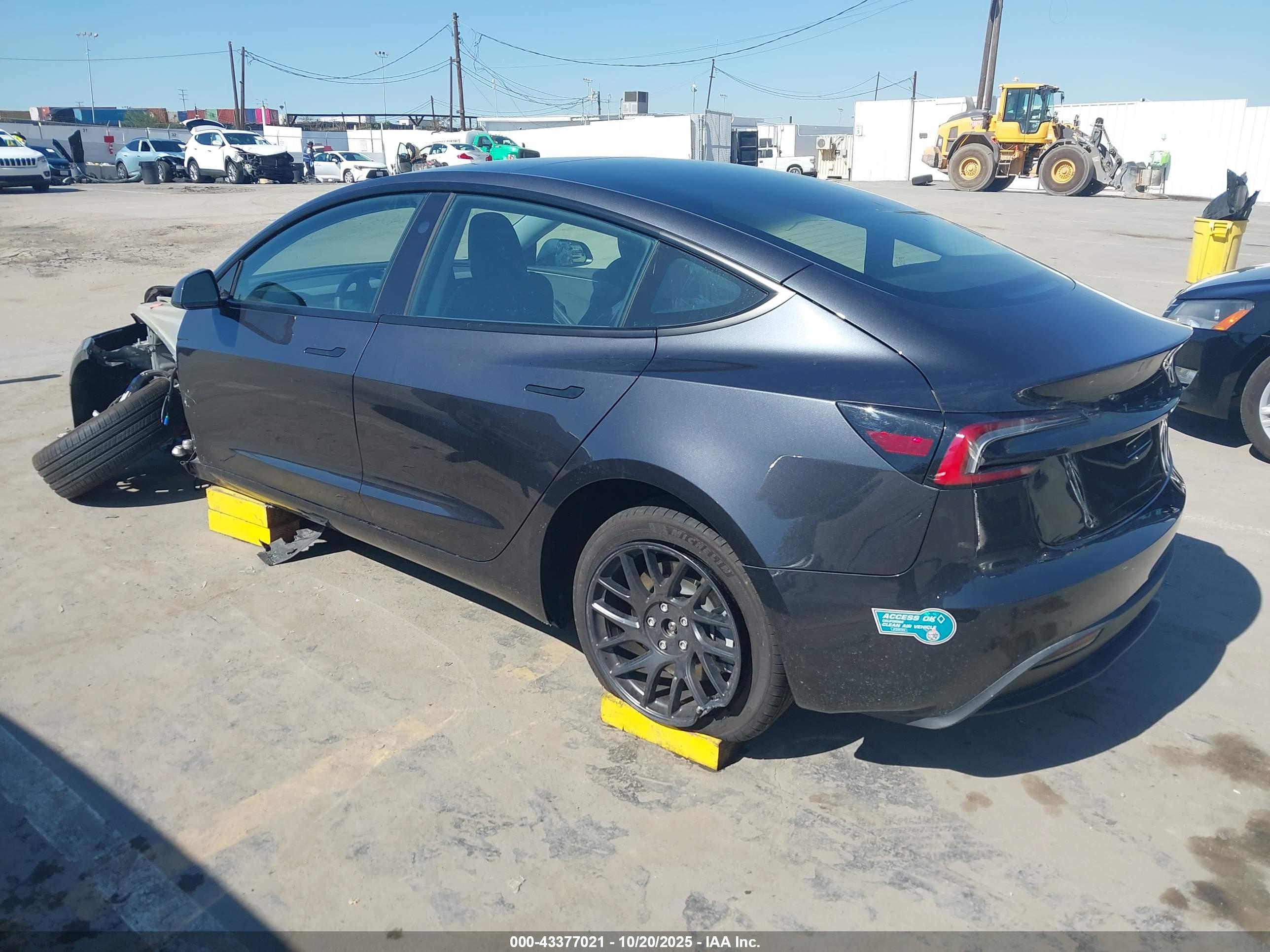 TESLA MODEL image 3
