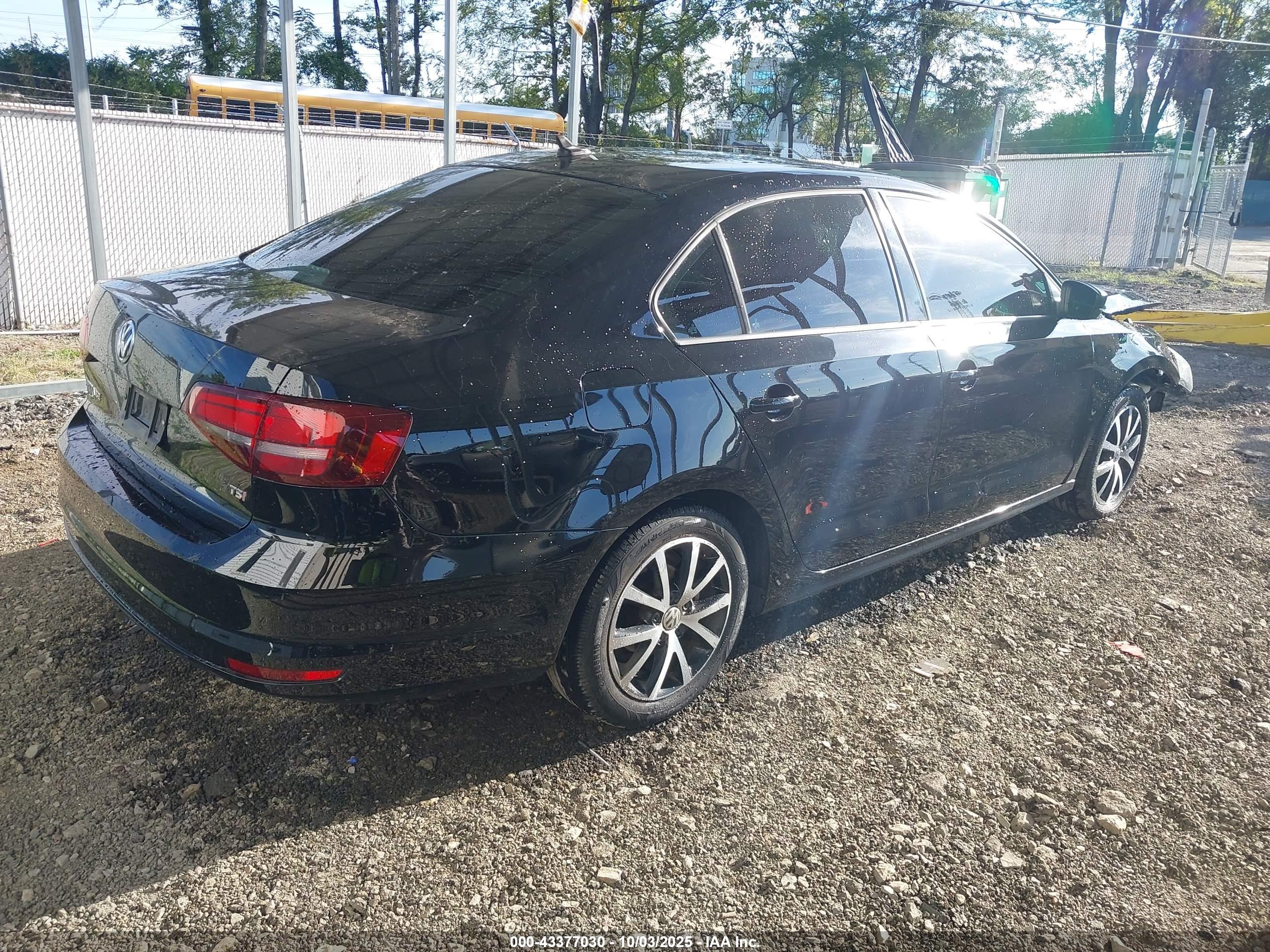 VOLKSWAGEN JETTA image 4
